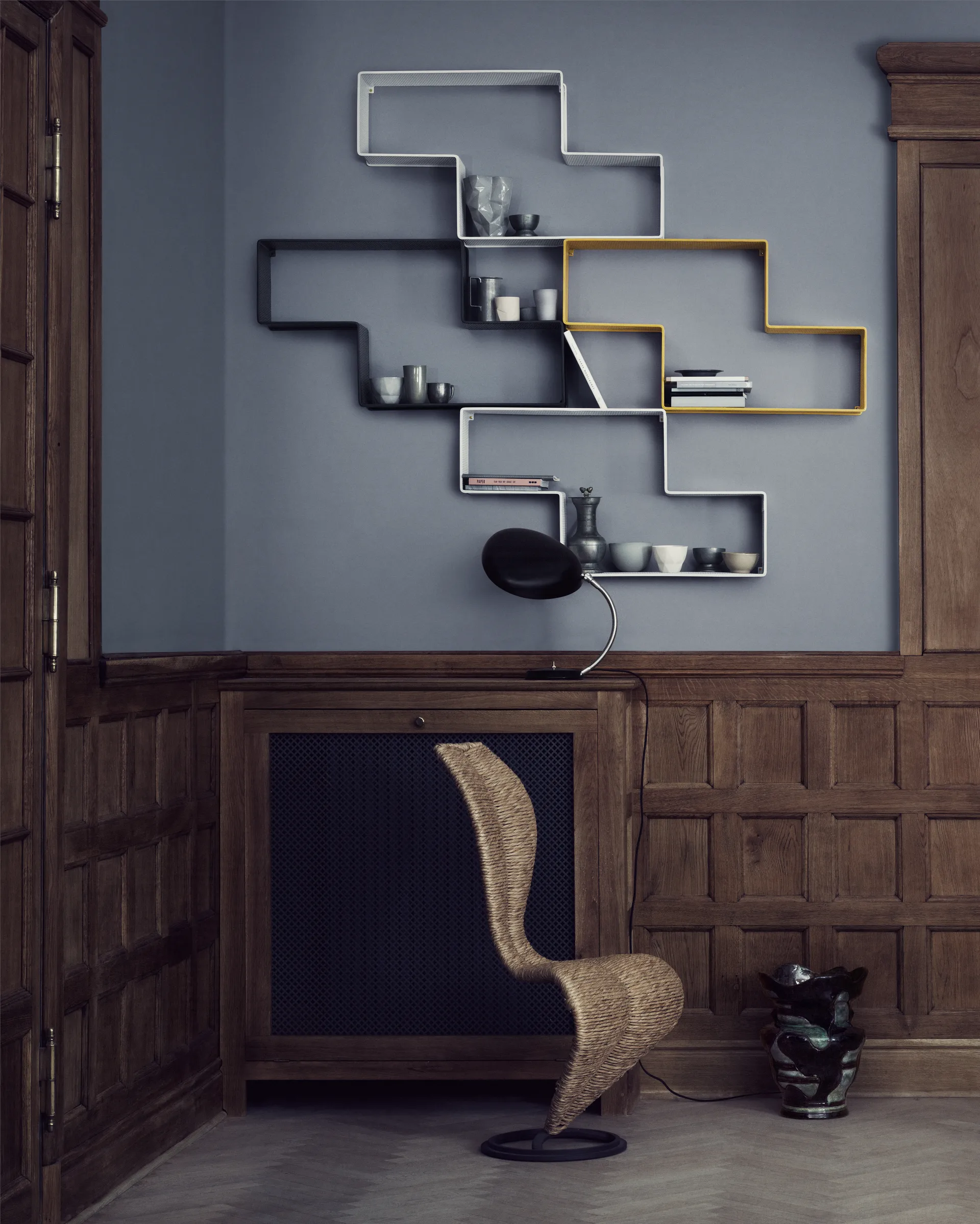 Libreria Matégot Dedal, Bianco crema-semi opaco GUBI