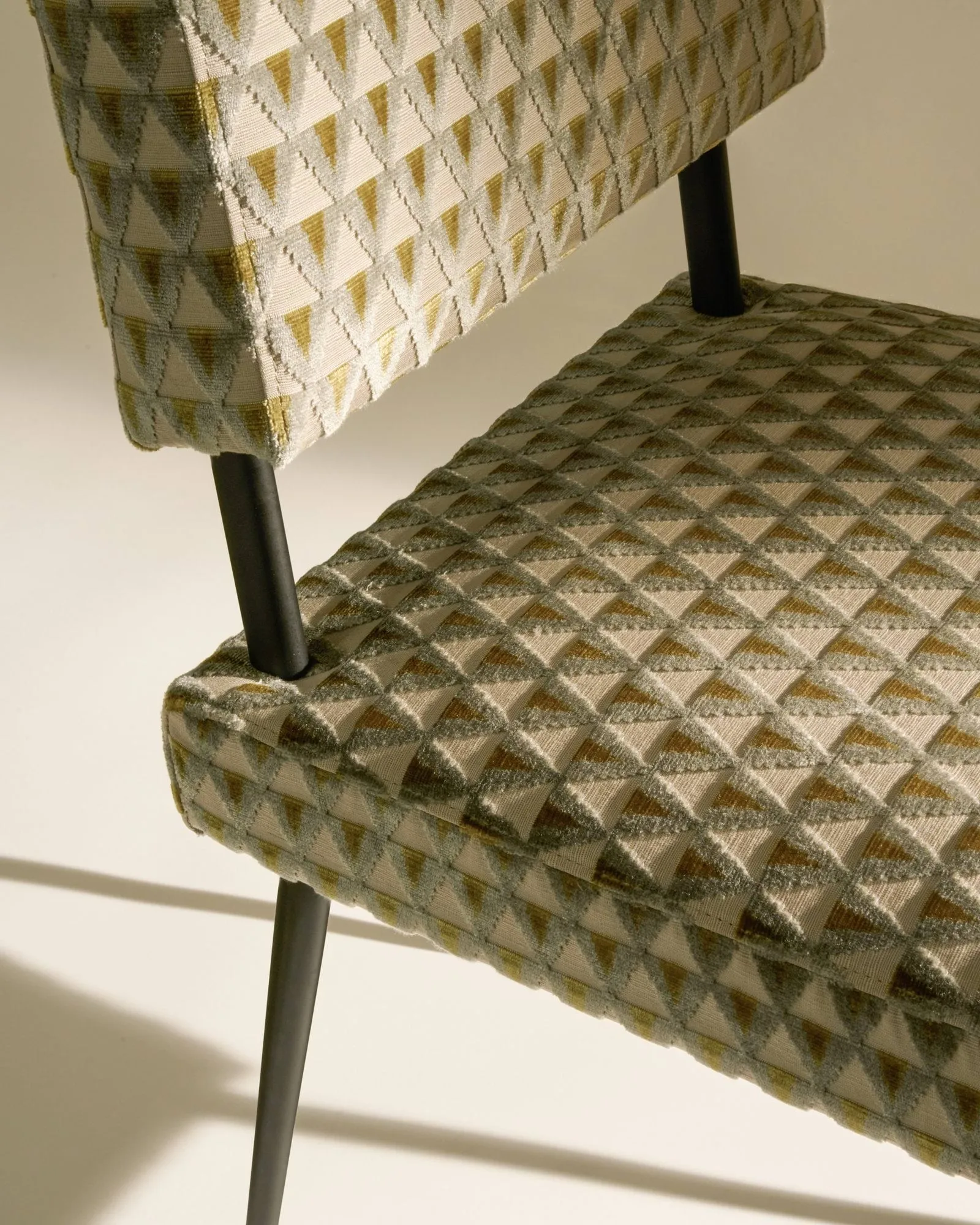 M-Chair sedia, Amuleto 005-nero opaco GUBI