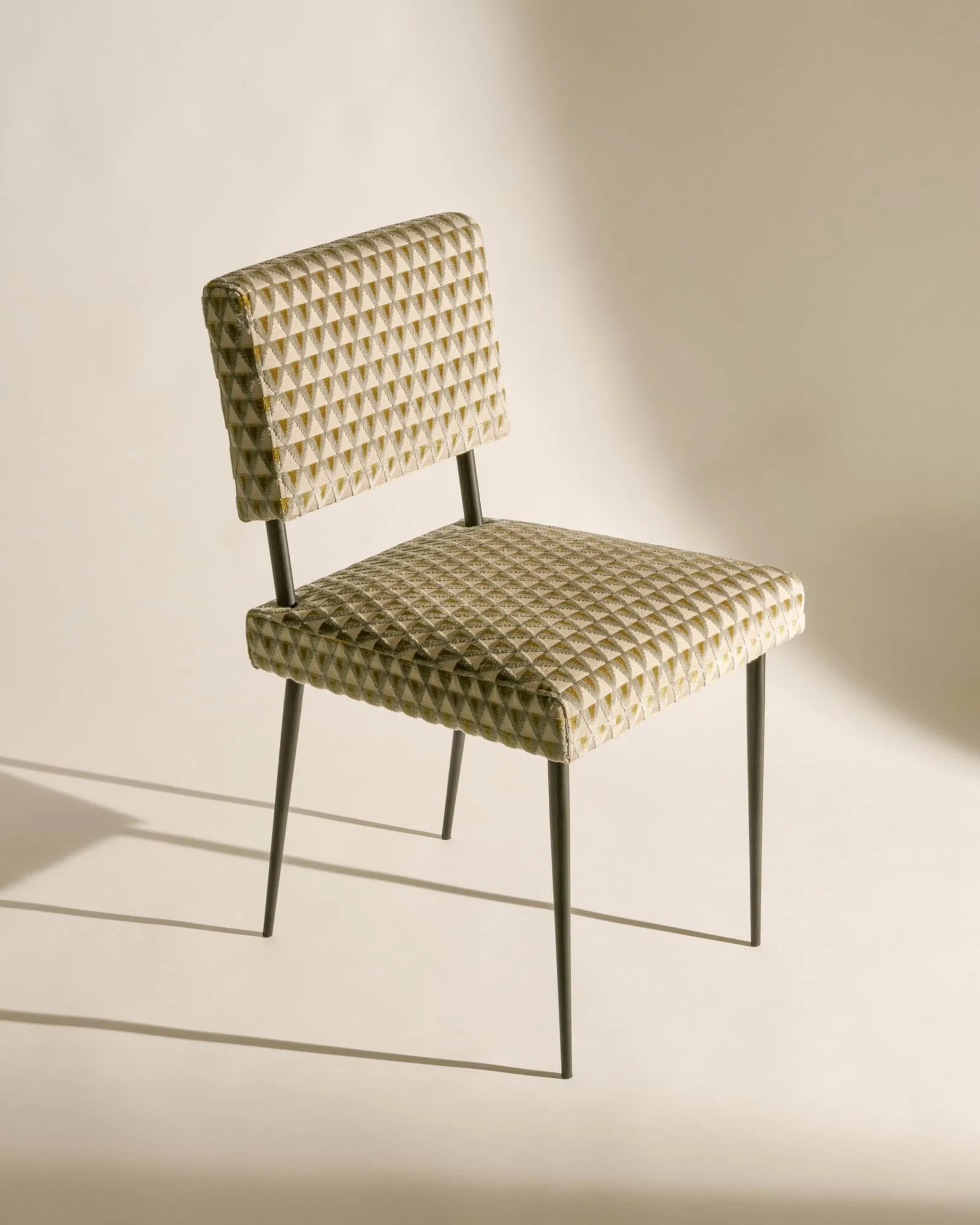 M-Chair sedia, Amuleto 005-nero opaco GUBI