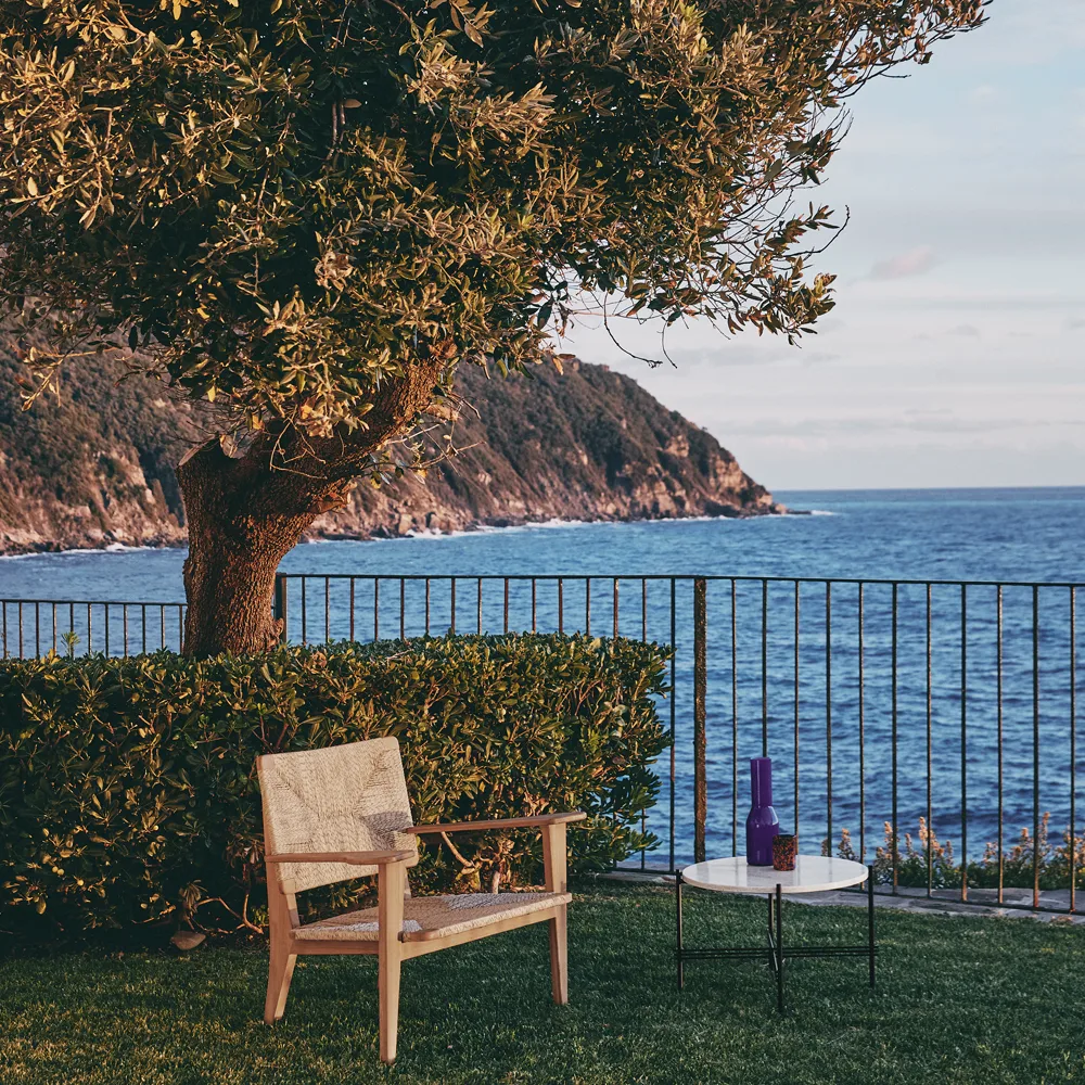 Poltrona lounge F-chair Outdoor, Teak GUBI