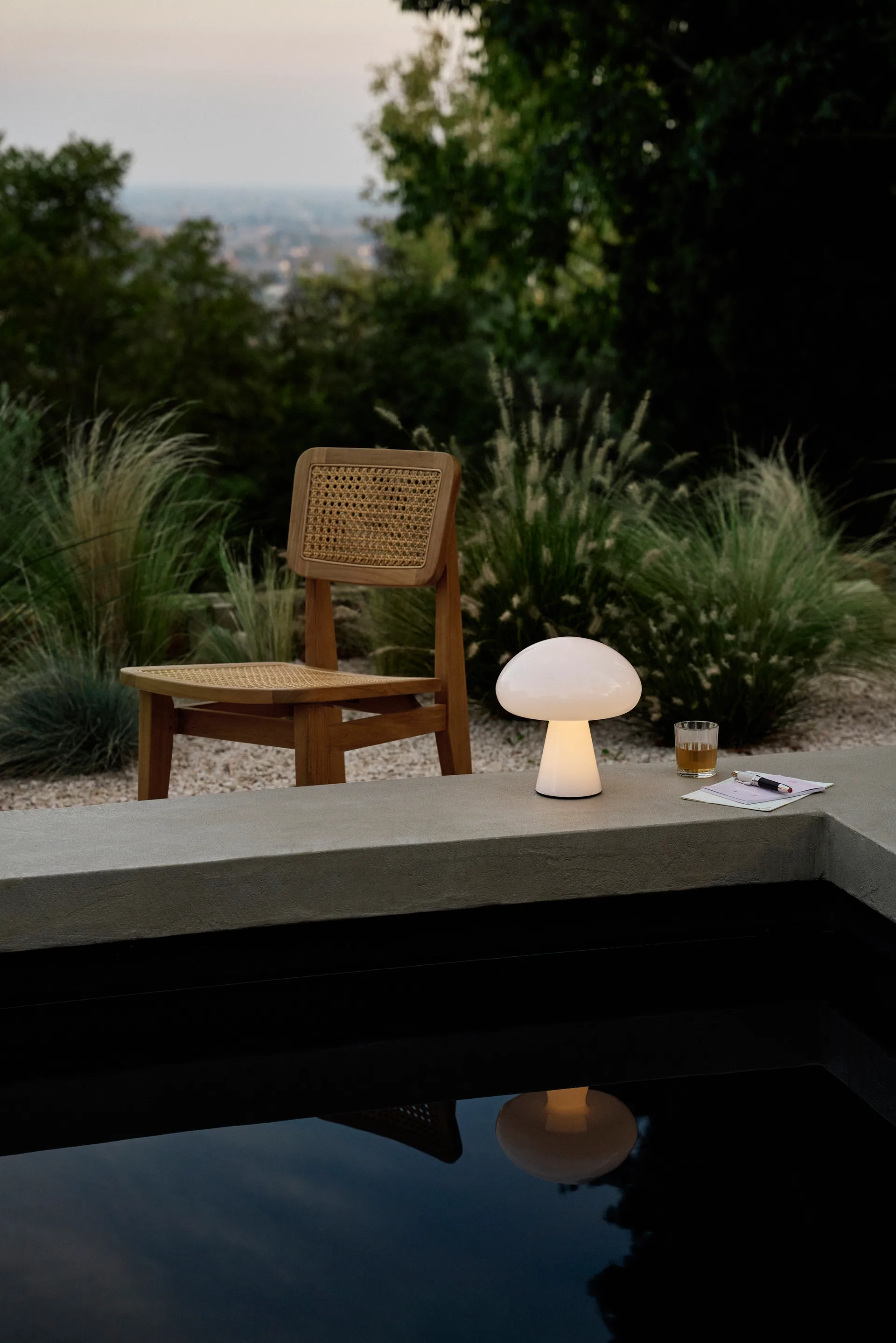 Sedia C-chair Outdoor, All french cane-natural teak GUBI