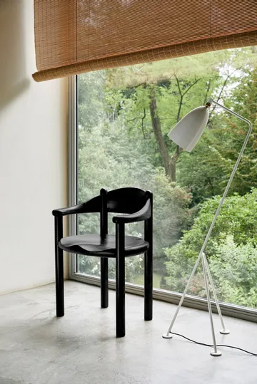 Sedia con braccioli Daumiller - Pino nero-marrone - GUBI