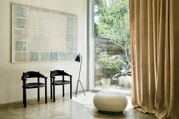 Sedia con braccioli Daumiller - Pino nero-marrone - GUBI