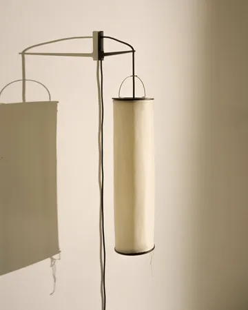 Silk Lantern applique - Bianco naturale seta-semi matt nero - GUBI