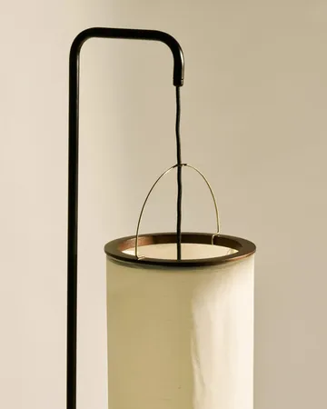 Silk Lantern lampada da terra - Natural white silk-semi matt nero, 163 cm - GUBI