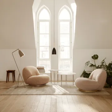 Tavolino IOI - Marmo Emperador grigio, Ø 70 cm, base nera - GUBI
