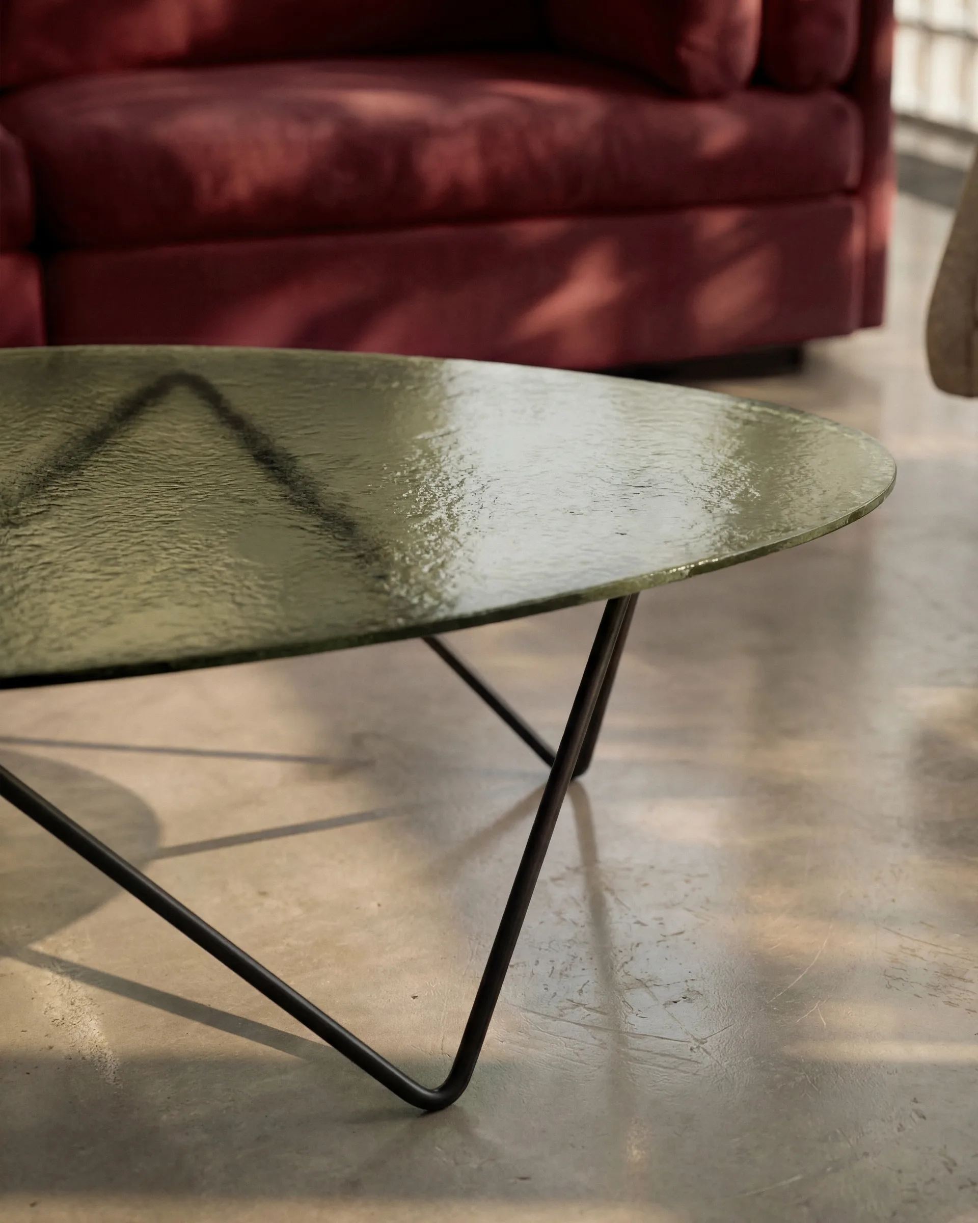 Tavolino Pedrera, Nero semimatt-vetro strutturato trasparente GUBI