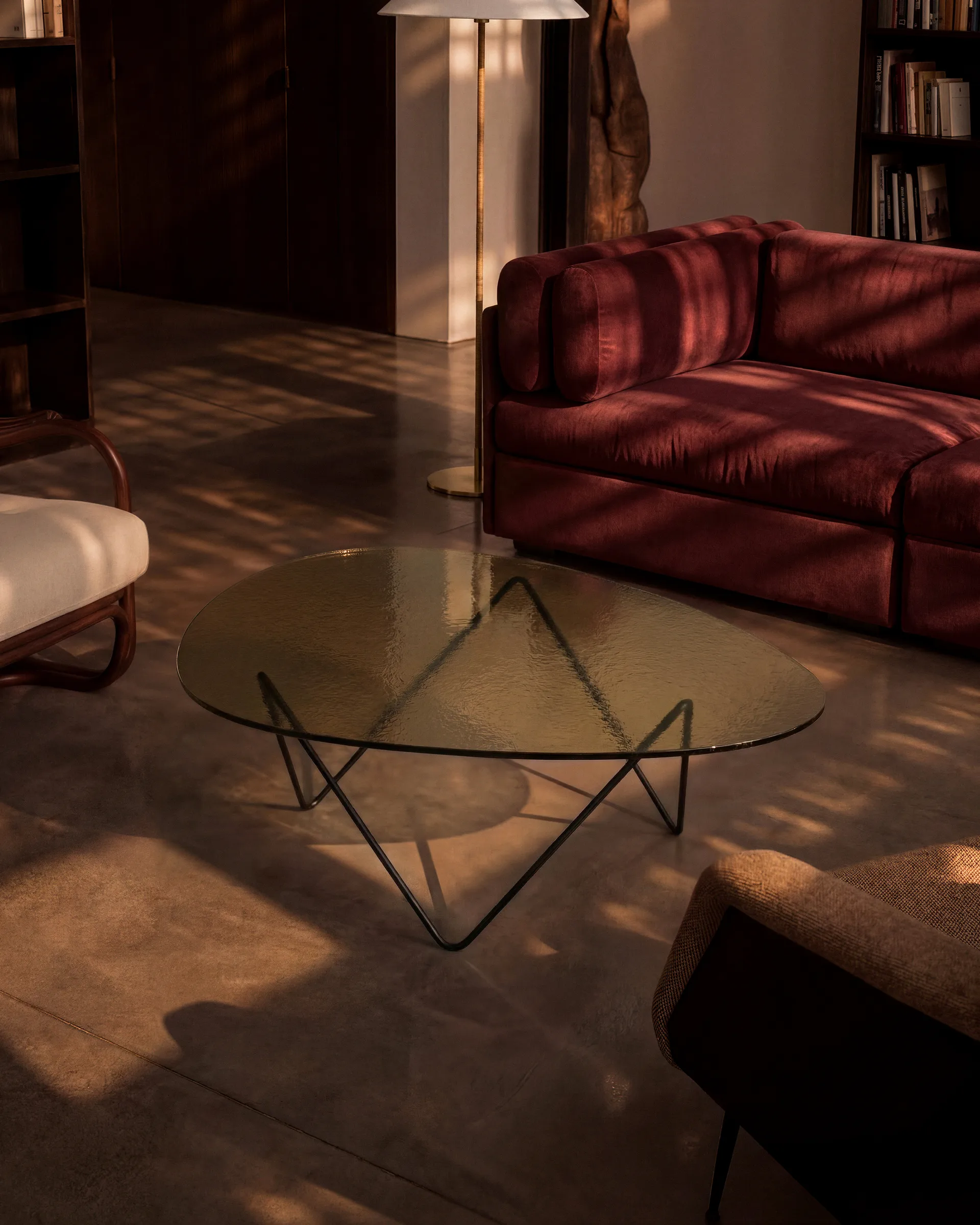 Tavolino Pedrera, Nero semimatt-vetro strutturato trasparente GUBI