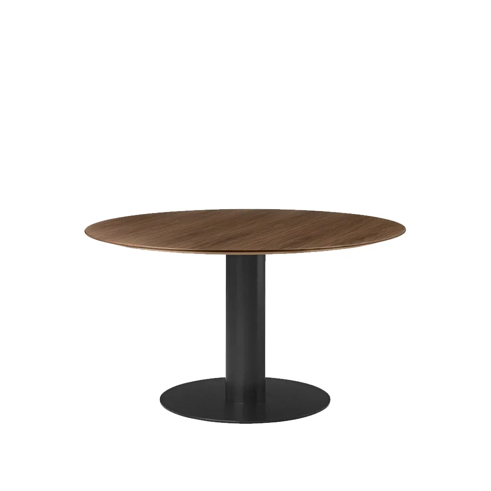 Tavolo da pranzo Gubi 2.0, noce americano, Ø 130 cm, base nera GUBI