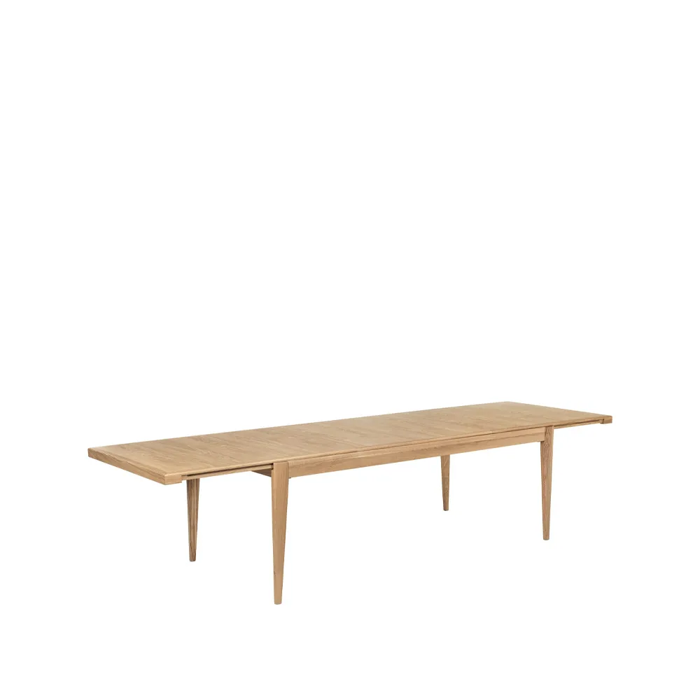 Tavolo da pranzo S-table, rovere laccato opaco, estensibile GUBI