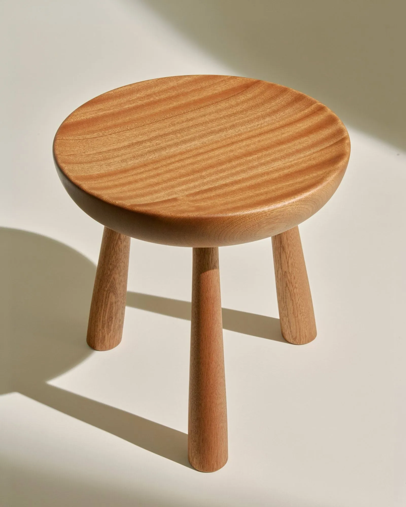 Totto sgabello, Laccato sapelli, Ø31x32,6 cm GUBI