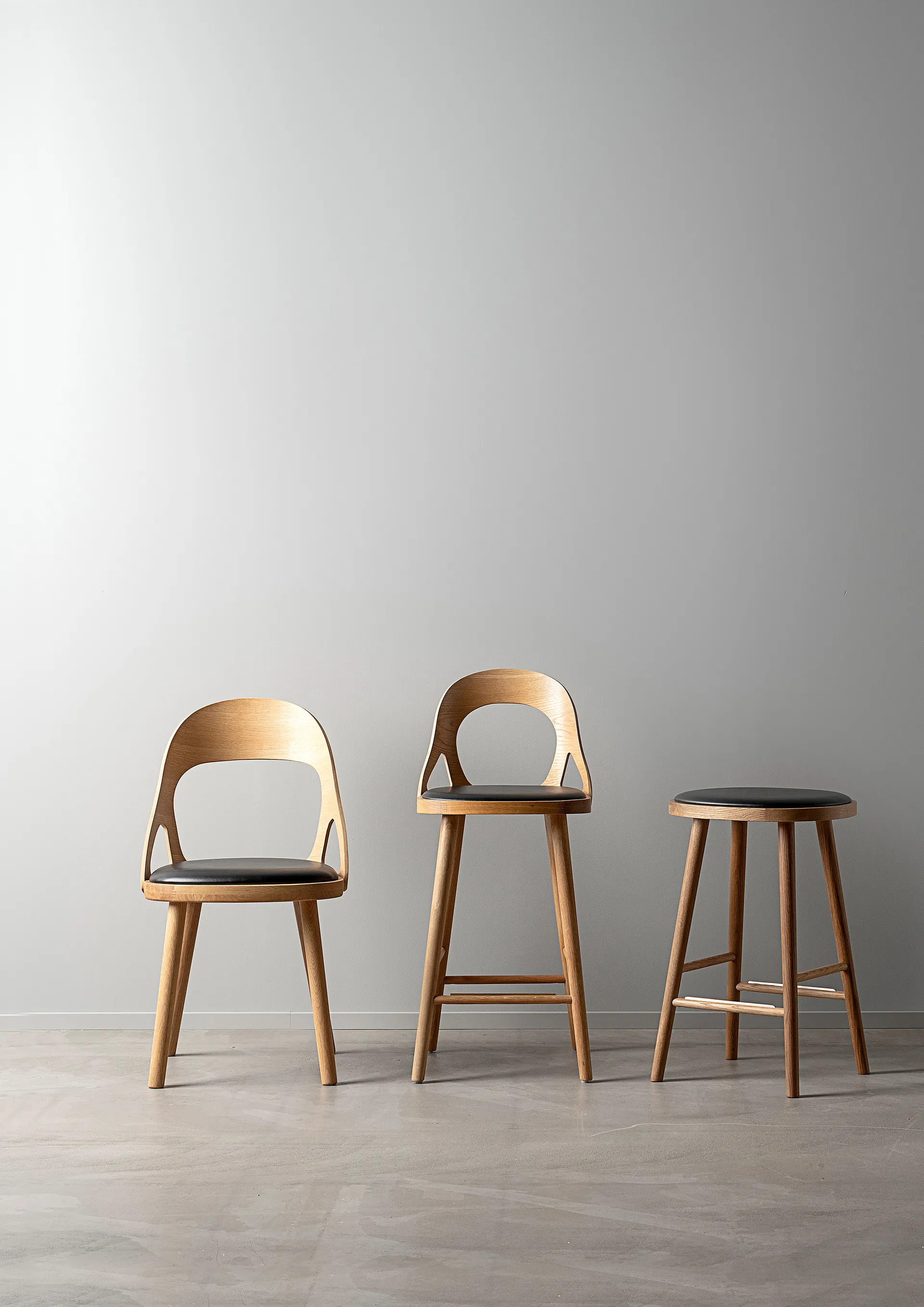 Sedia Colibri, Rovere oliato, cuscino nero Hans K