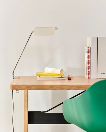 Apex Clip lampada da scrivania - Oyster white - HAY
