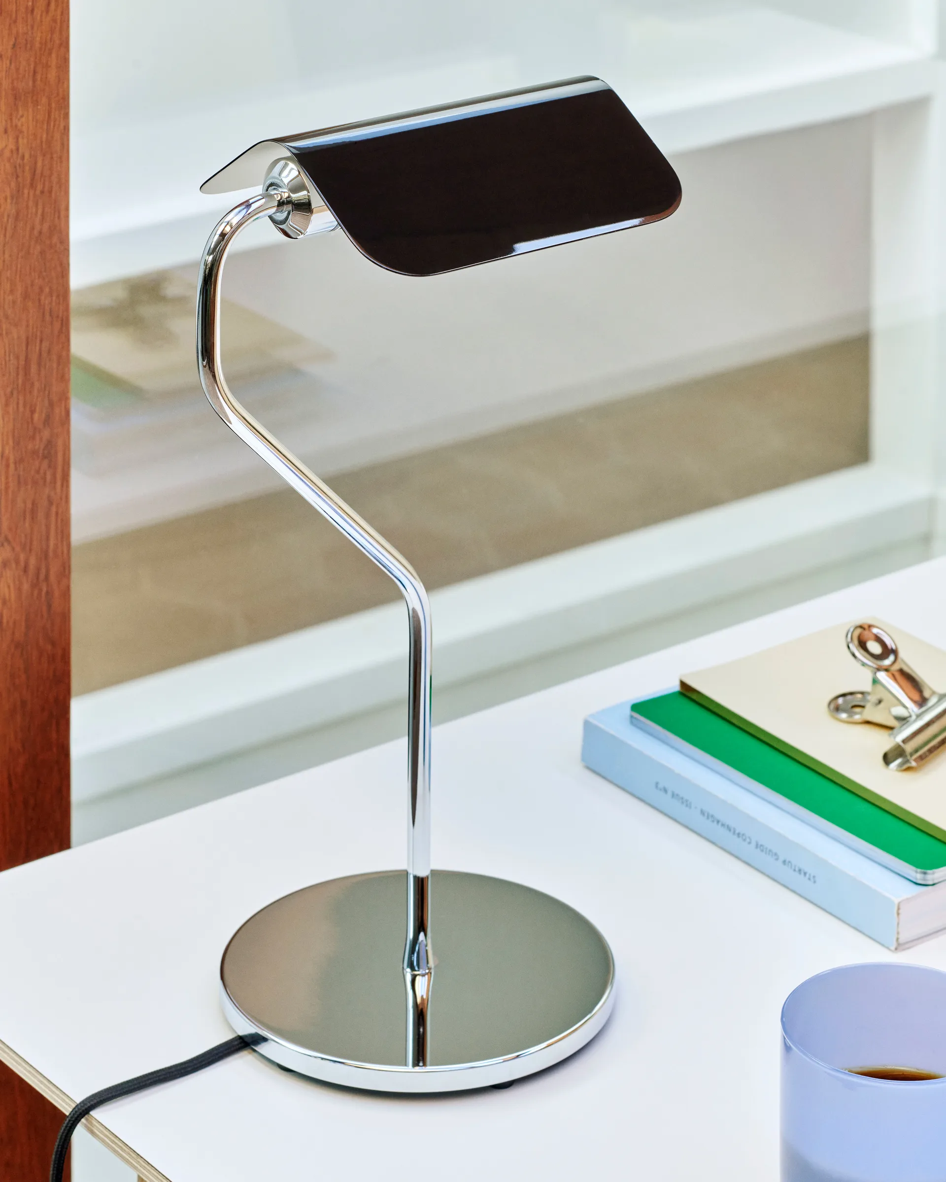 Apex lampada da tavolo, Iron black HAY