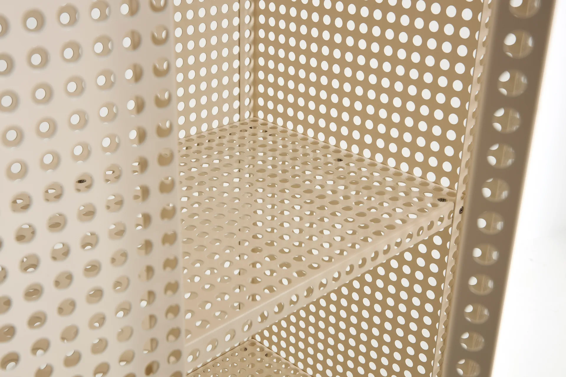 Armadio Perforated Cabinet grande, Smalto d'uovo HAY