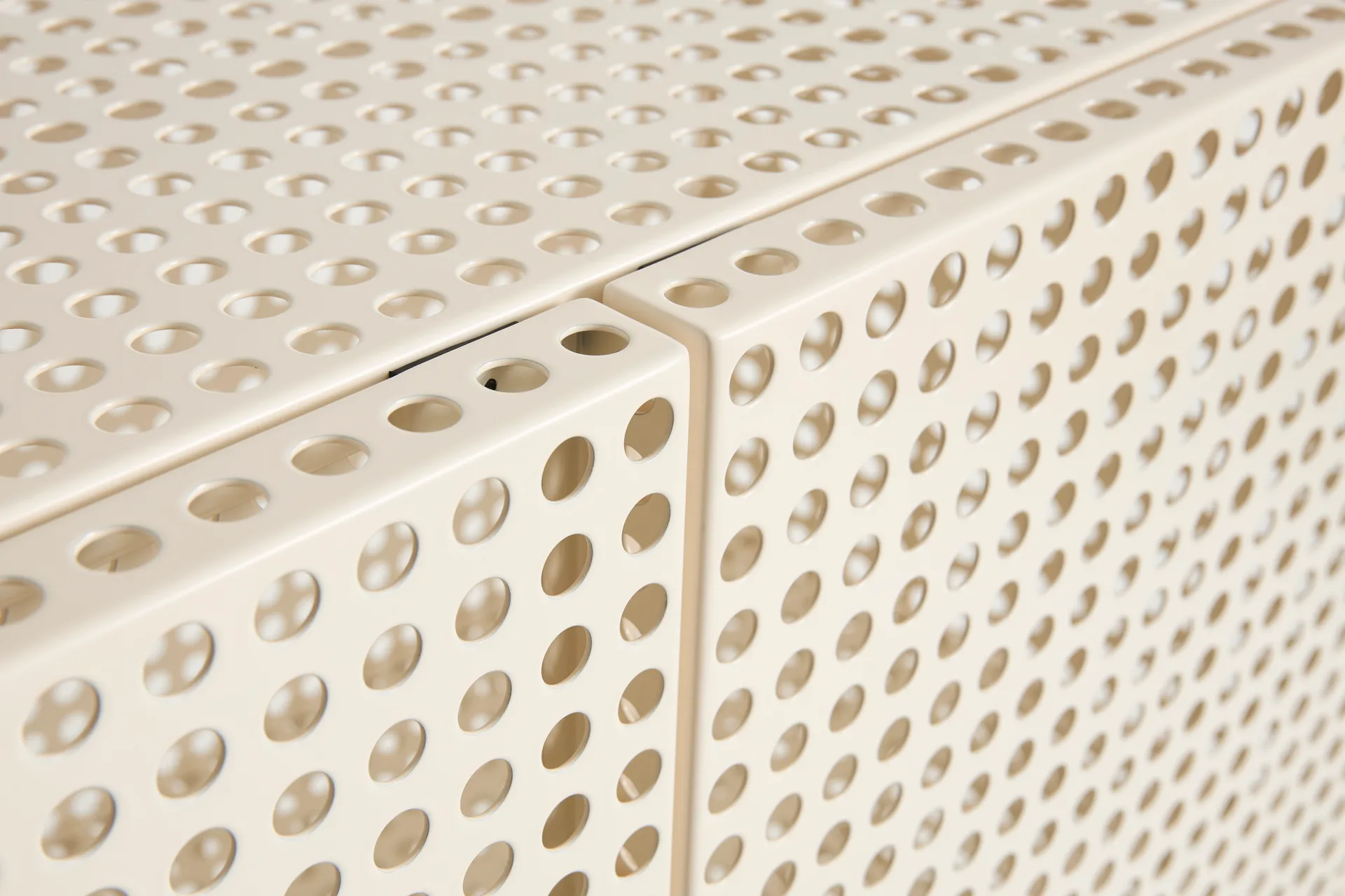 Armadio Perforated Cabinet grande, Smalto d'uovo HAY