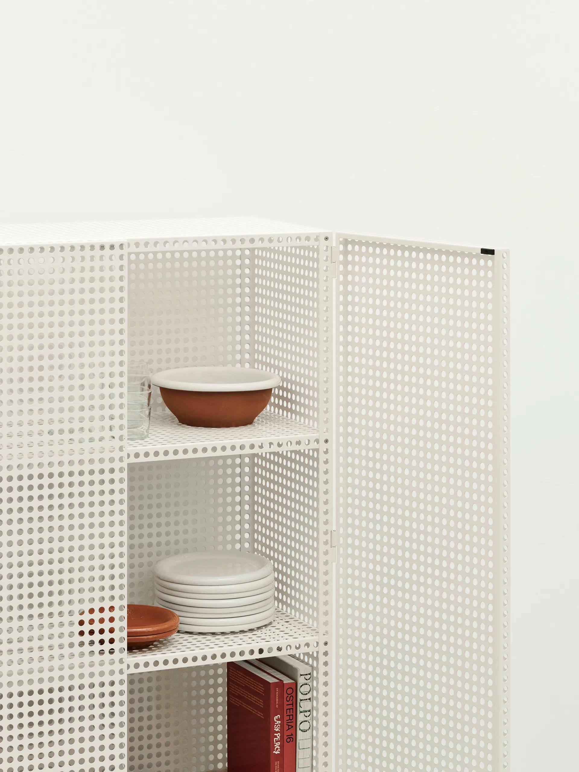 Armadio Perforated Cabinet grande, Smalto d'uovo HAY
