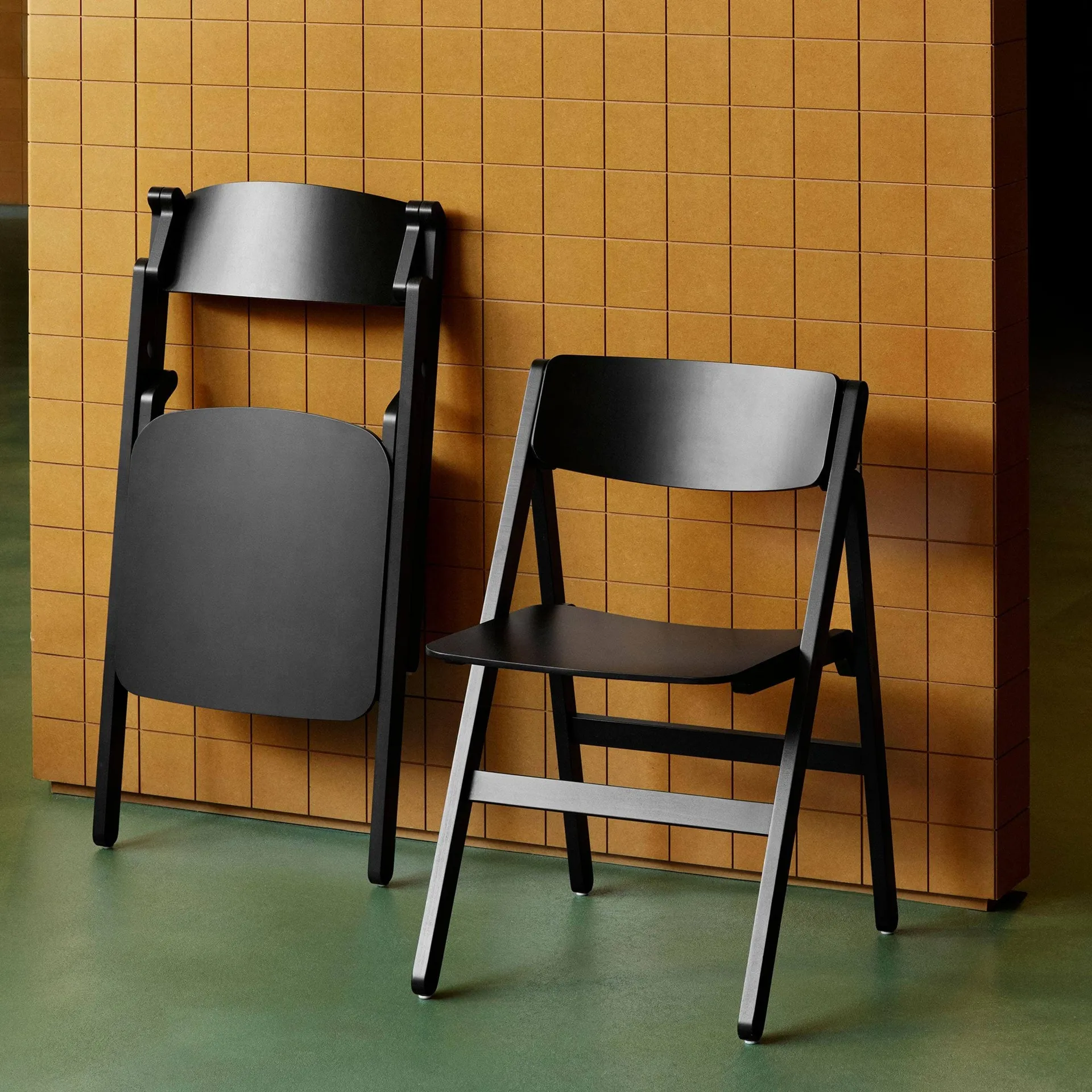 Backflip Chair sedia, Anthracite faggio laccato HAY
