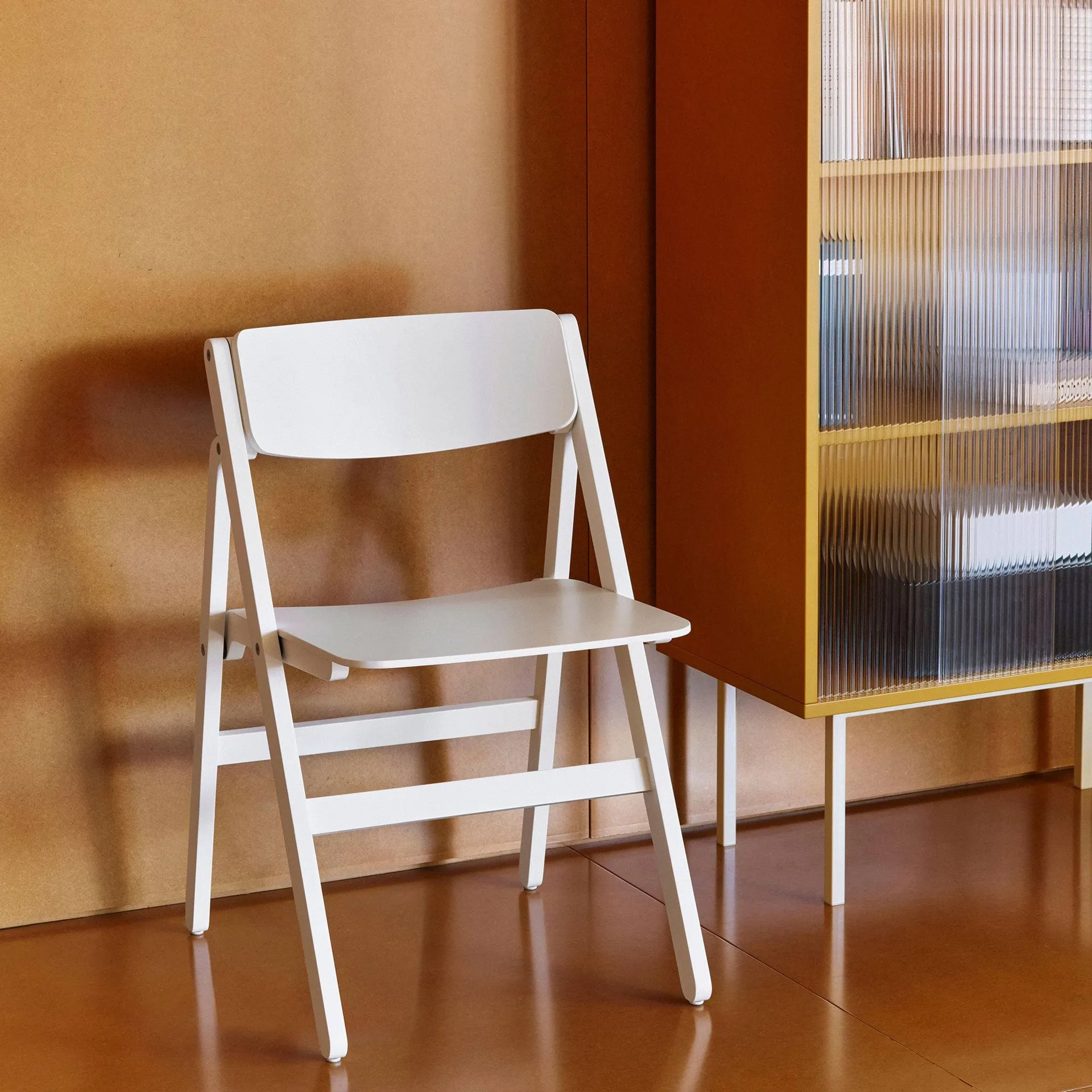Backflip Chair sedia, Bianco cream verniciato faggio HAY