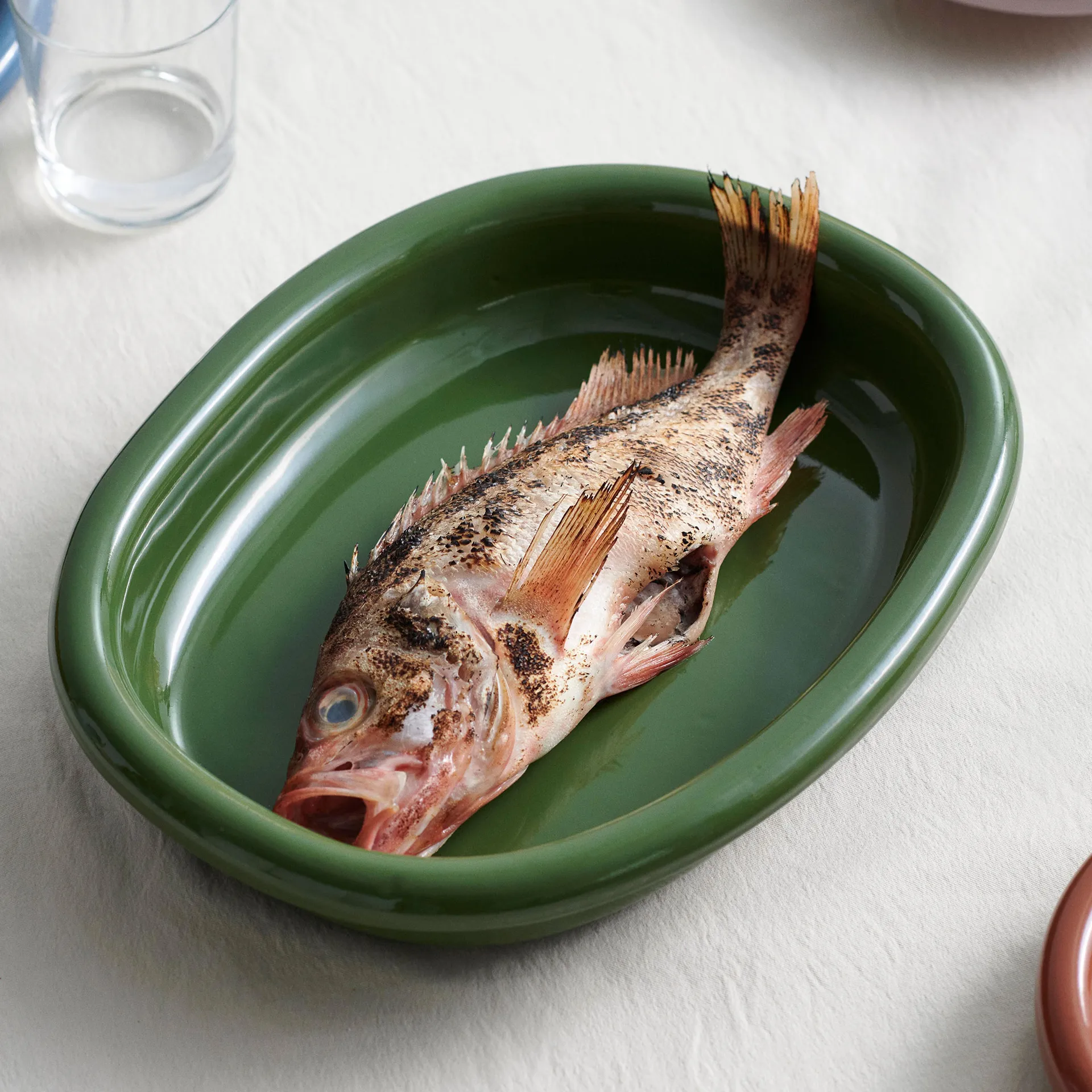 Barro piatto da servizio ovale grande 27x36 cm, Verde HAY