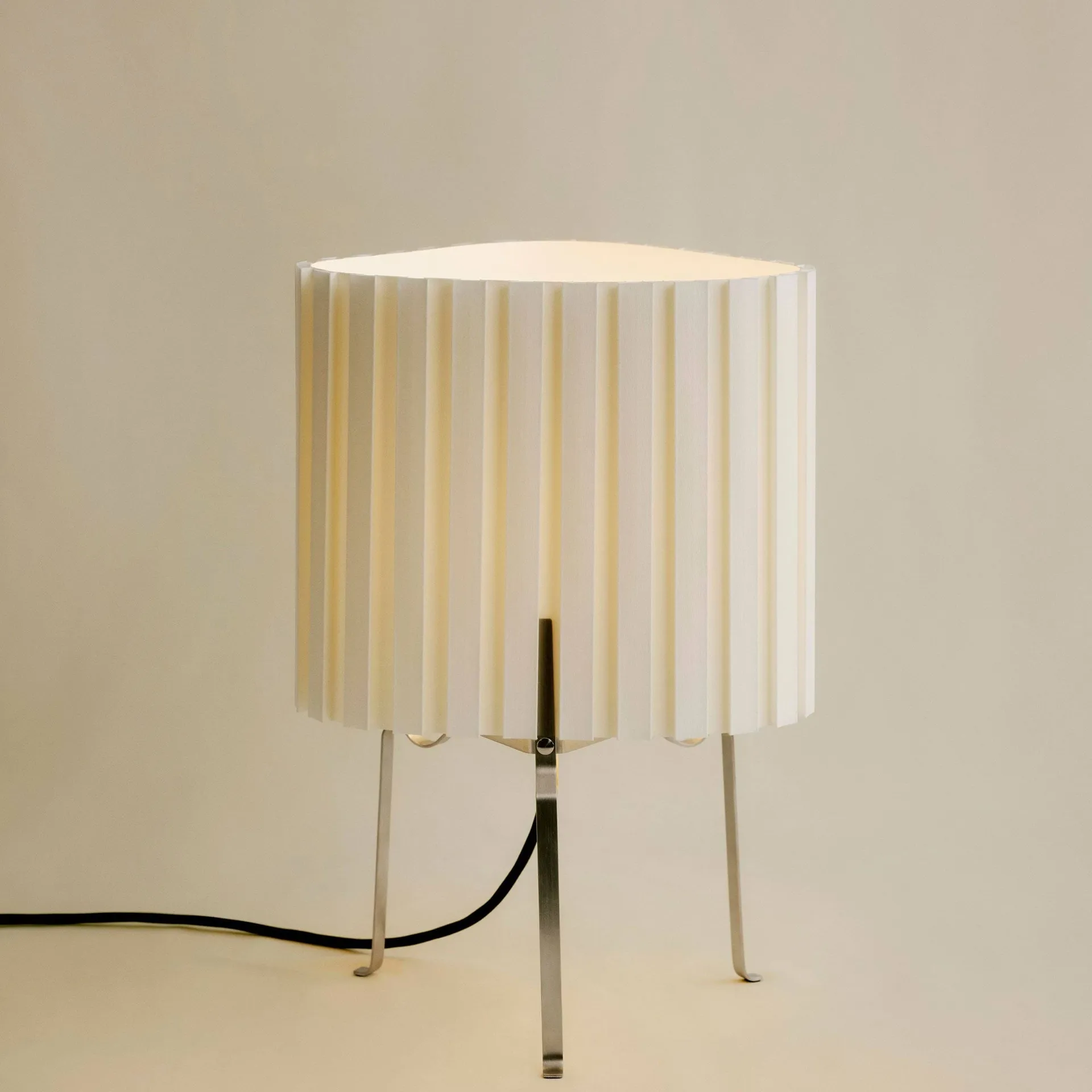 Canelé lampada da tavolo, bianco caldo HAY
