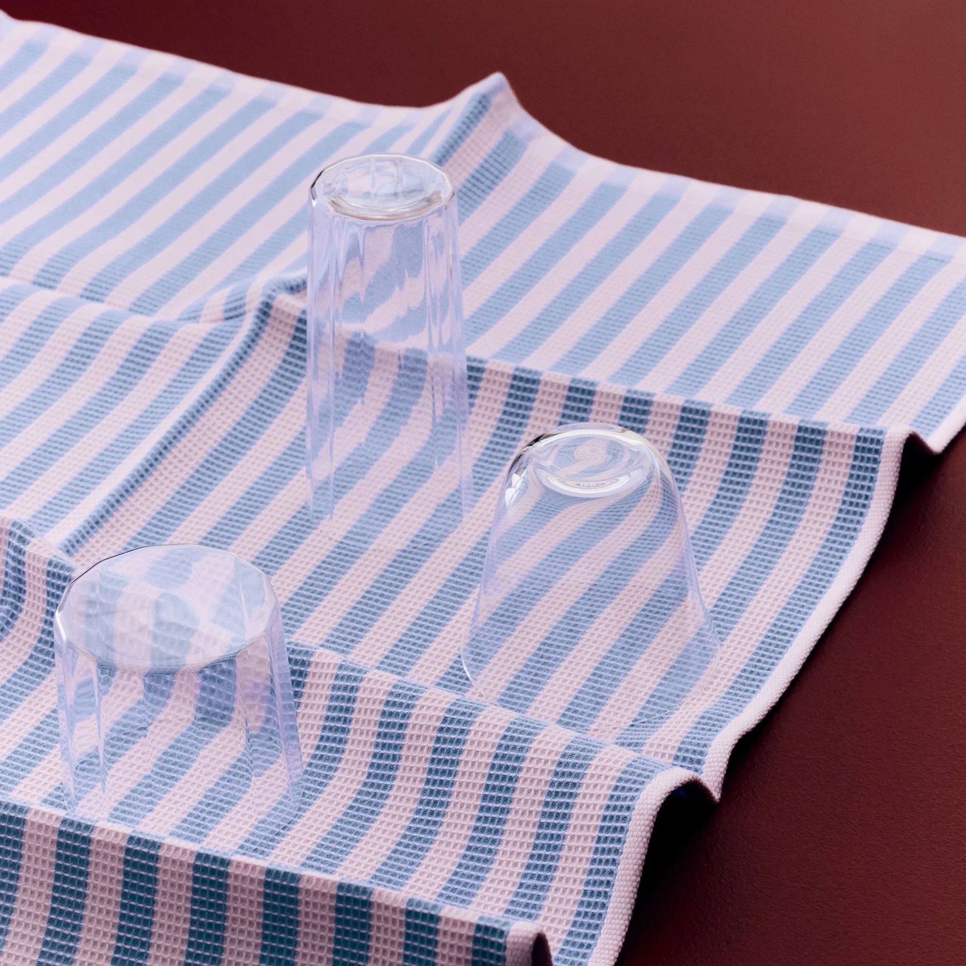 Canteen Canteen strofinaccio da cucina 52x80 cm, Sky blue-rosa chiaro a blocchi a righe HAY