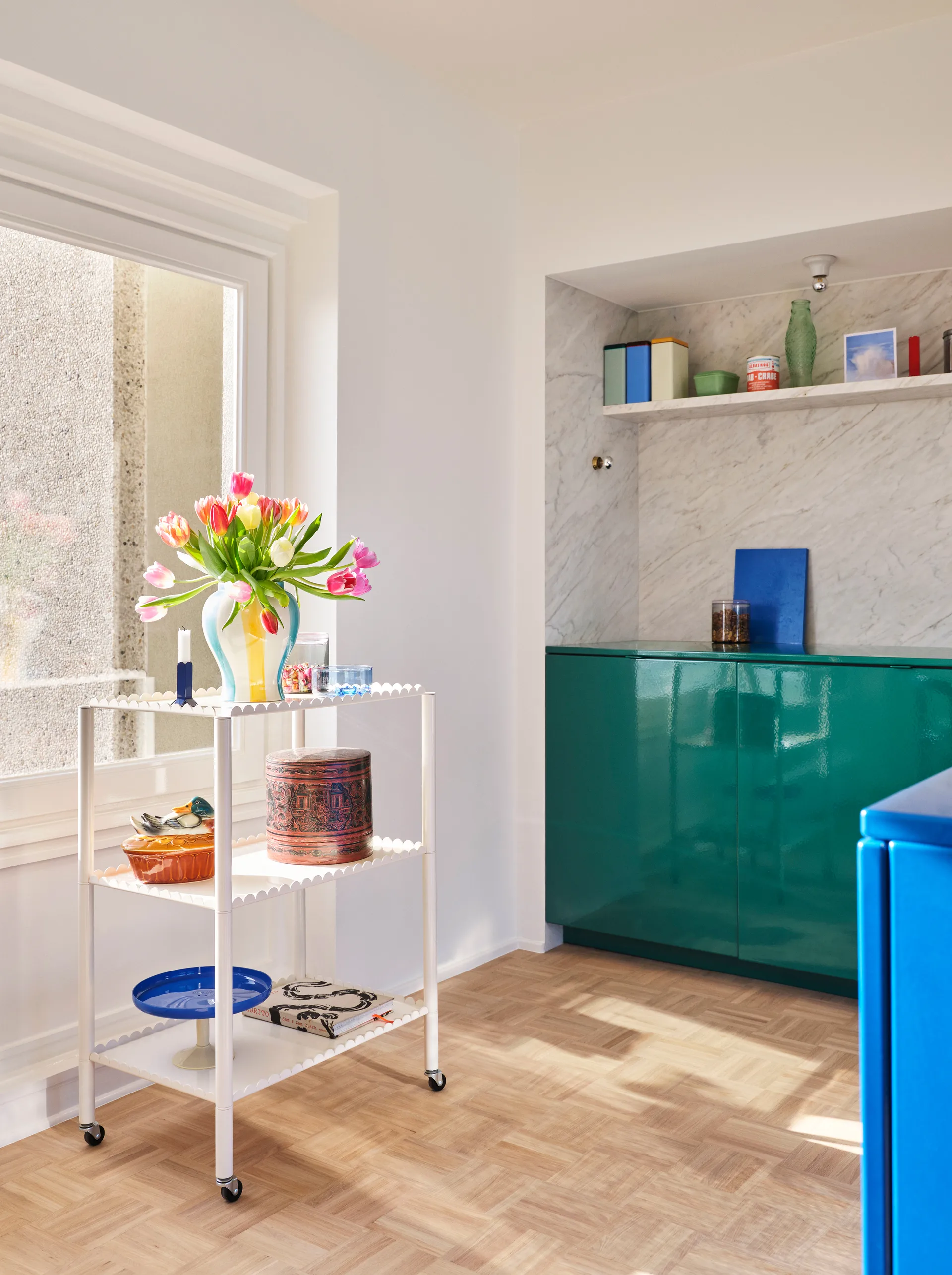 Carrello portavivande Arcs Trolley High, Eggshell HAY