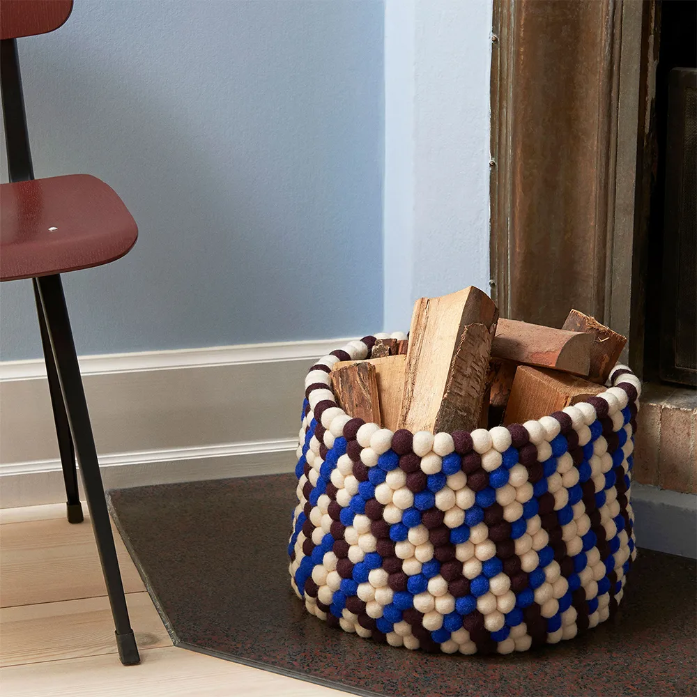 Cesta Bead, Cestino intrecciato color borgogna. piccolo HAY