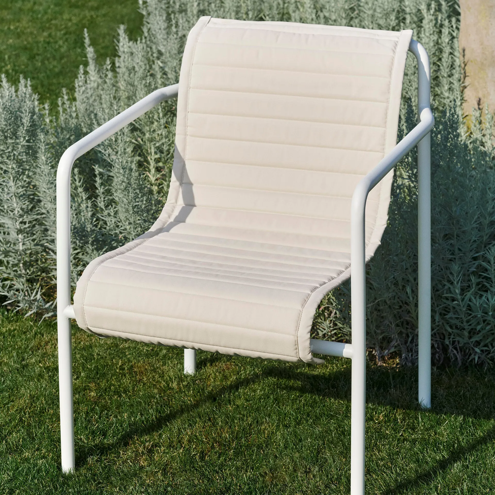 Cuscino per sedia con braccioli Palissade Dining Quilted, Cream white HAY