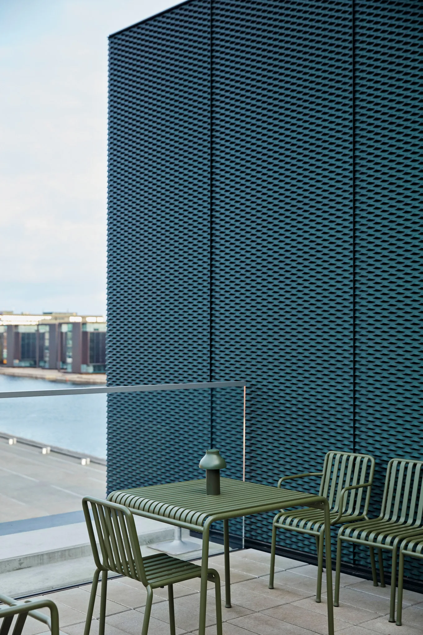 Gruppo da pranzo Palissade con 2 sedie 82,5x90 cm oliva HAY