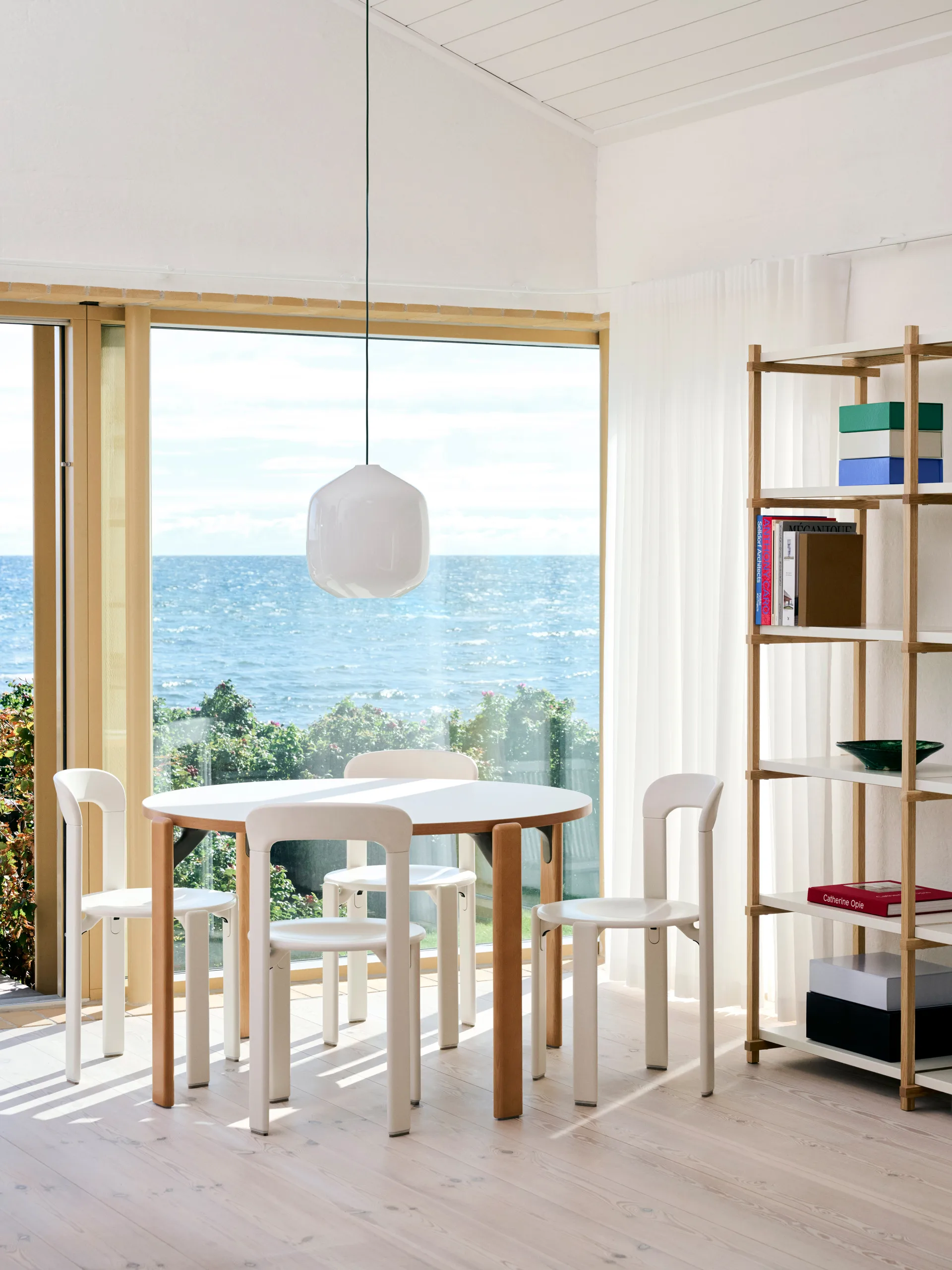 Lampada a sospensione Buoy Ø30 cm, Opal glass-anthracite blue HAY