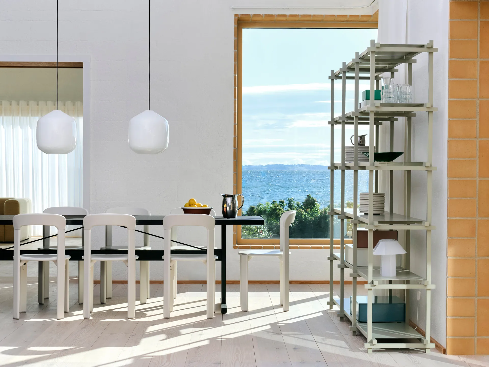 Lampada a sospensione Buoy Ø30 cm, Opal glass-clay white HAY