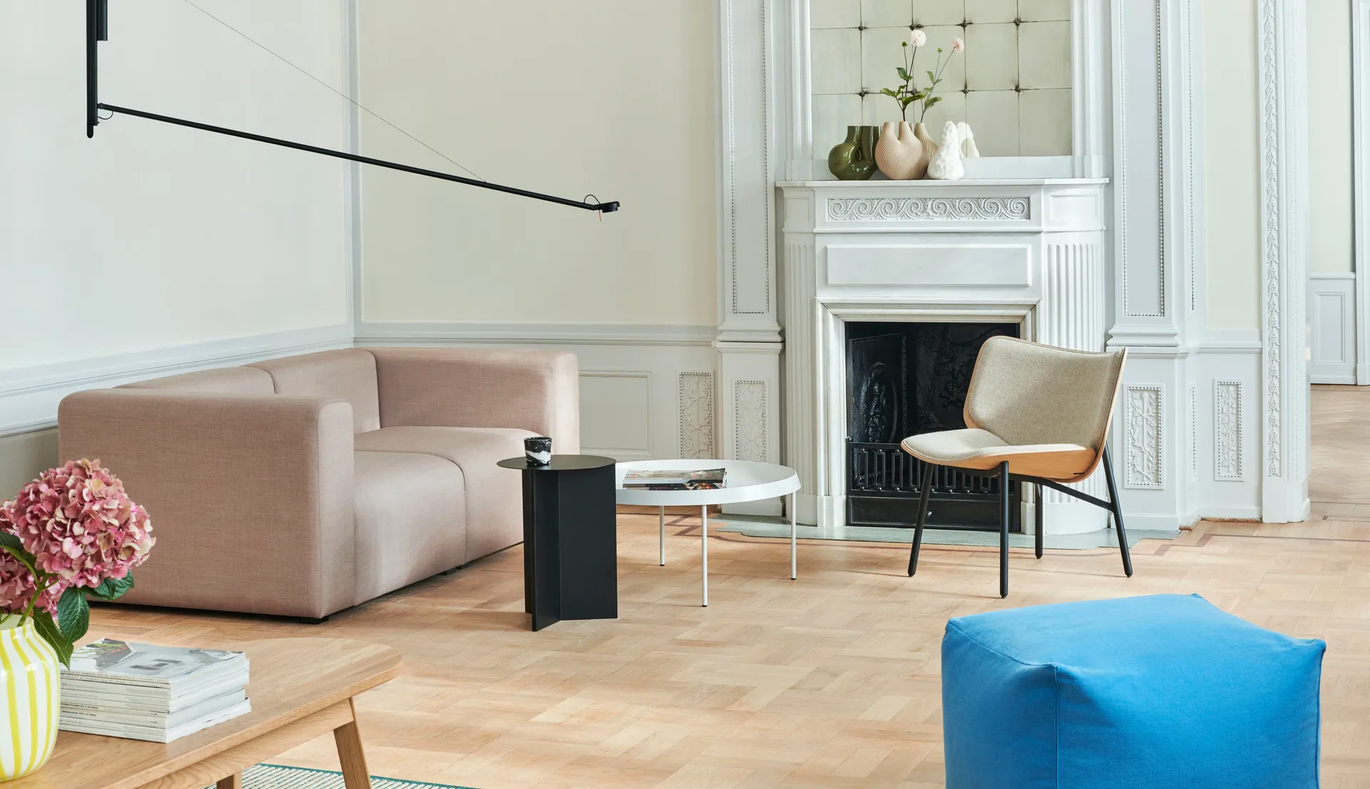 Lampada da parete Fifty-Fifty, Soft black HAY