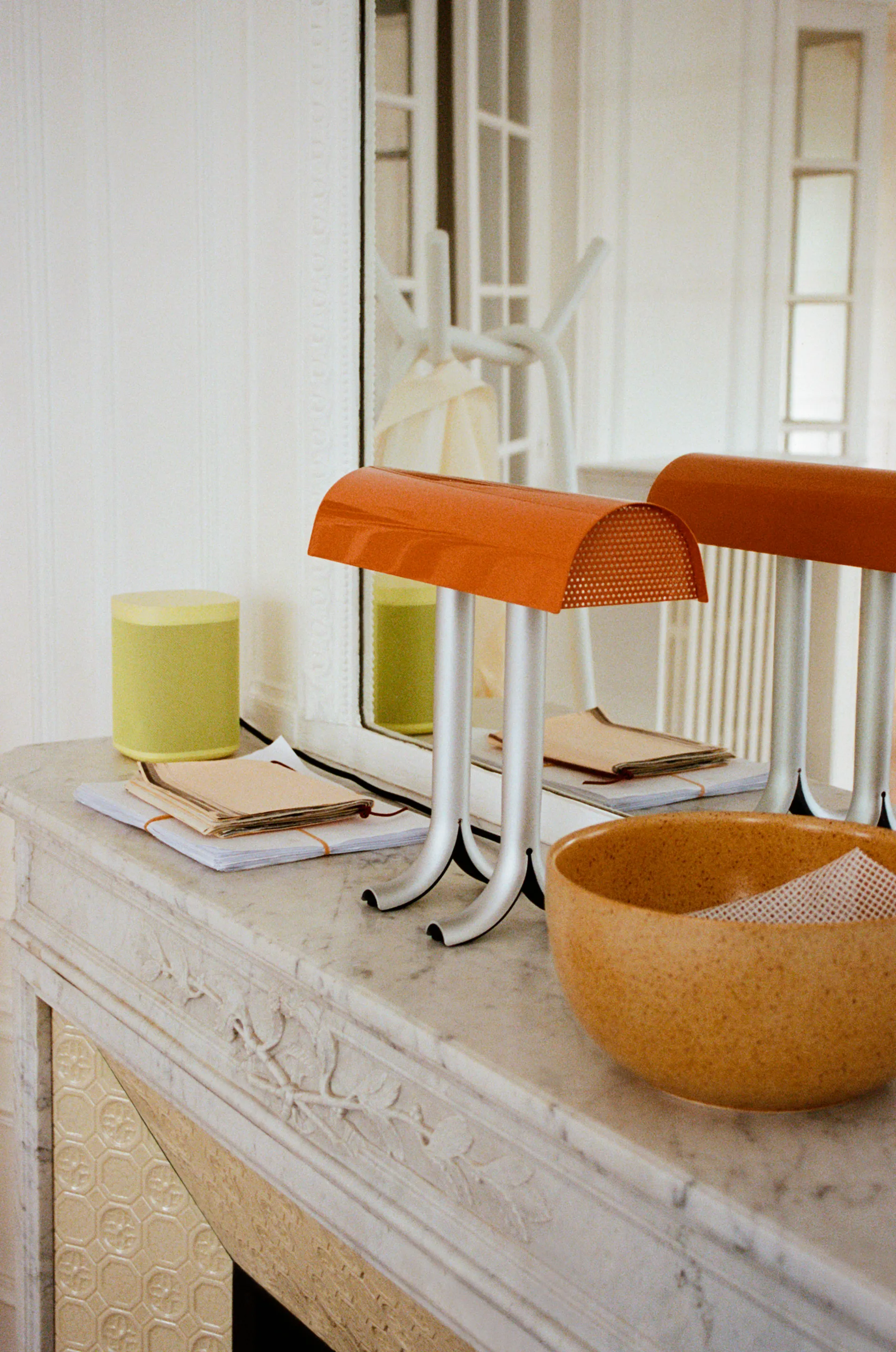 Lampada da tavolo Anagram, Charred orange HAY