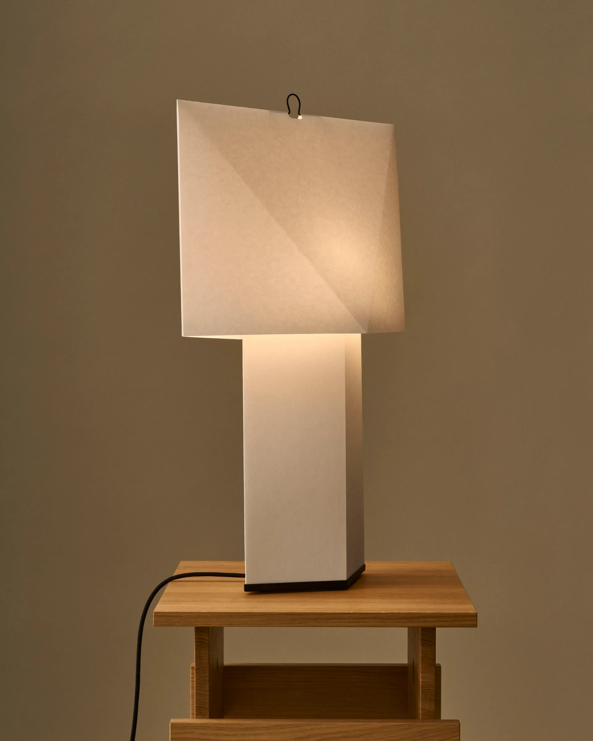 Lampada da tavolo Aplat, White, 66 cm HAY