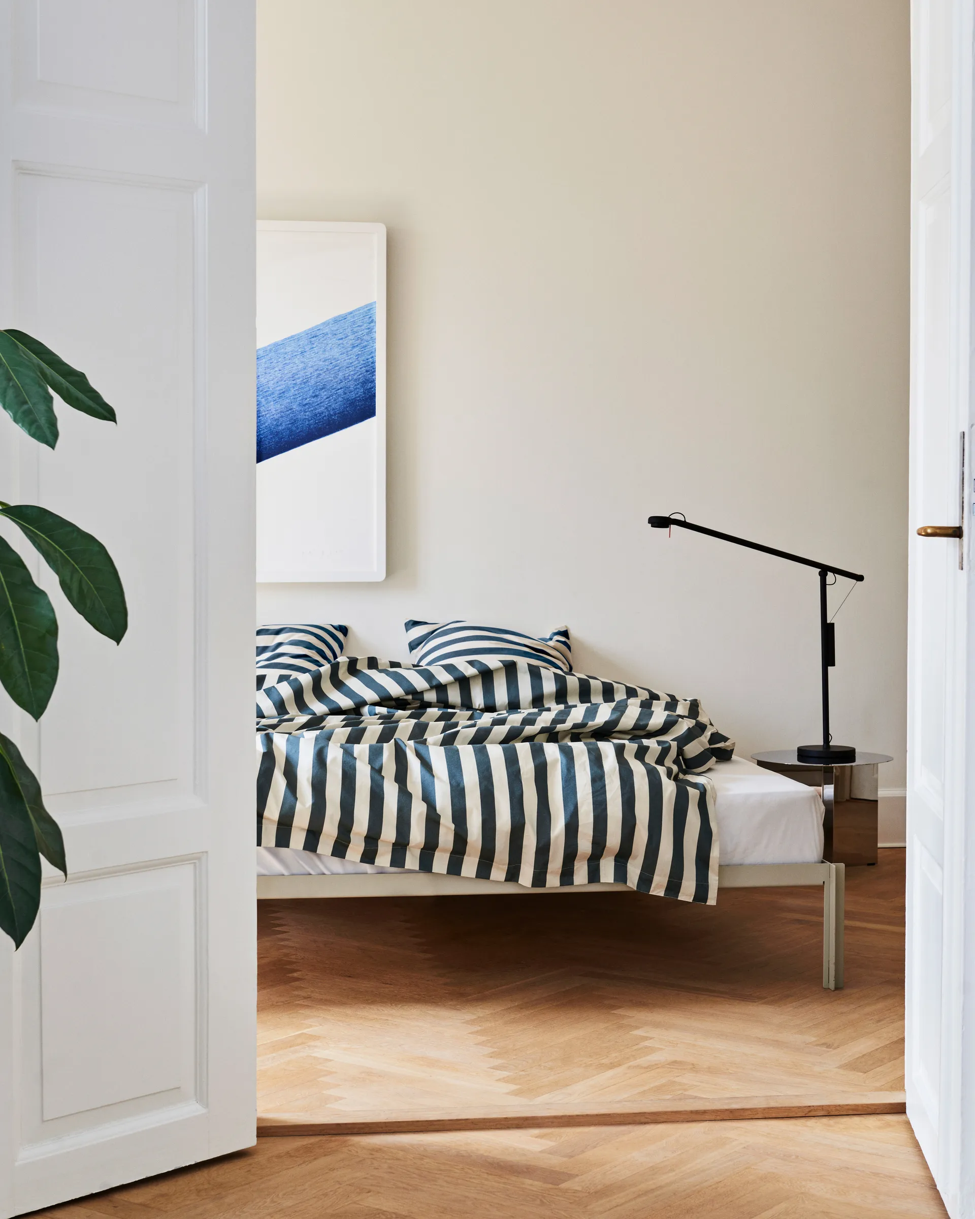 Lampada da tavolo Fifty-Fifty , Soft black HAY