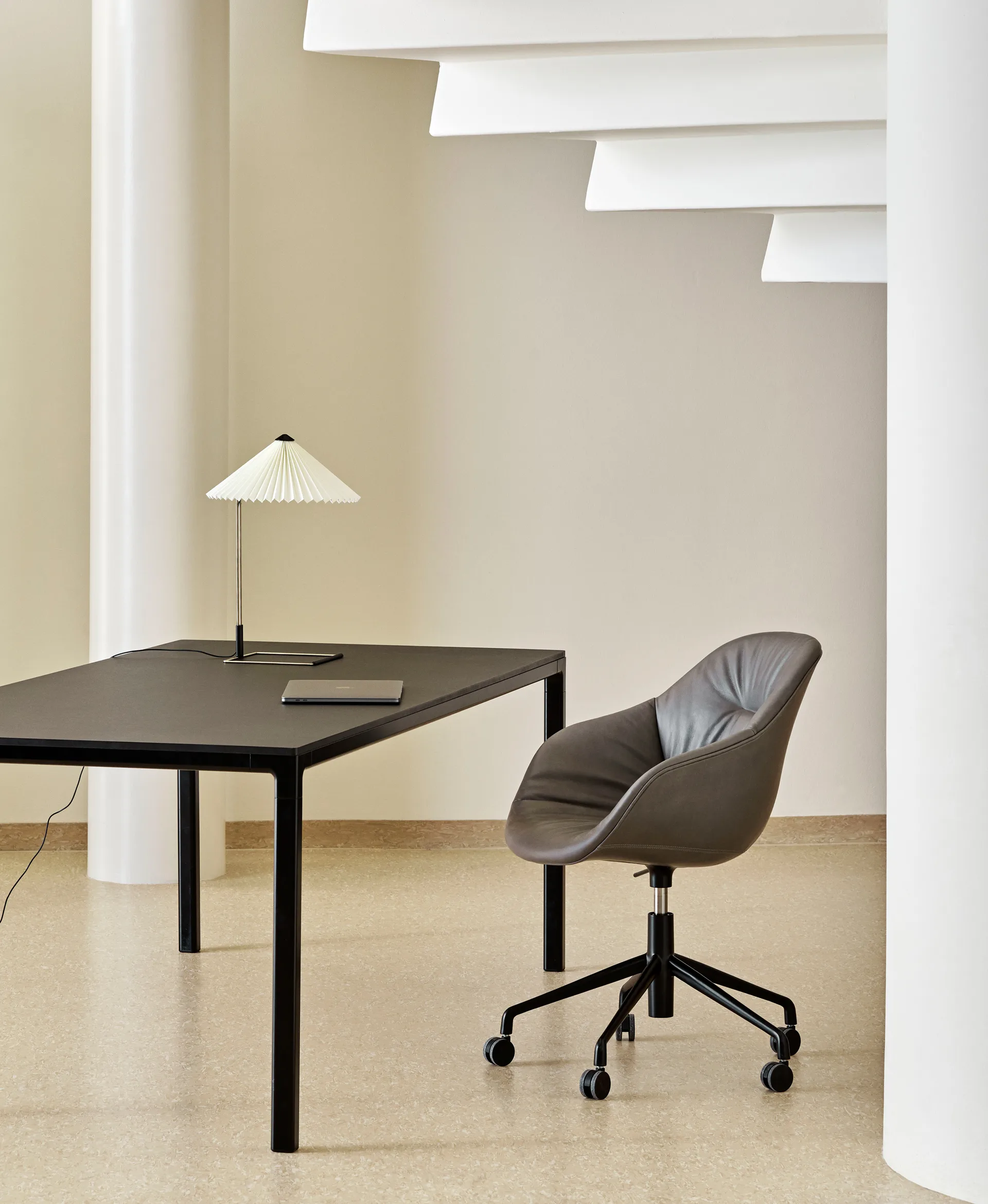 Lampada da tavolo Matin Ø 38 cm, White shade HAY