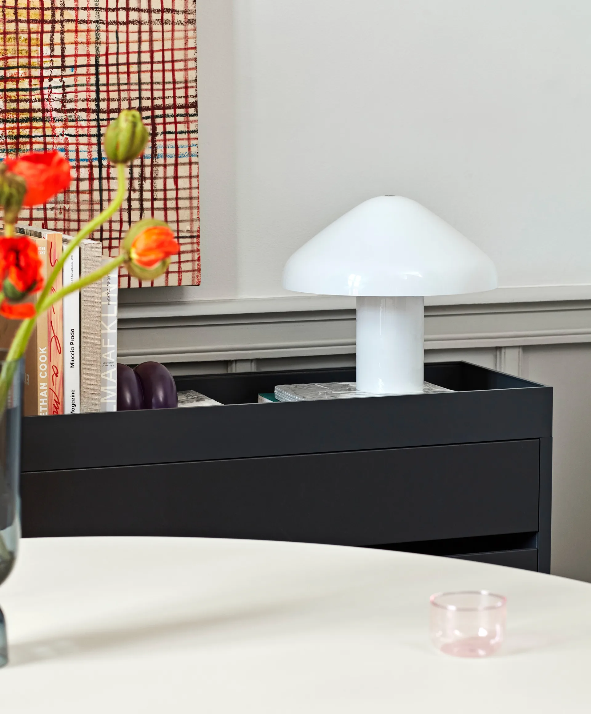 Lampada da tavolo Pao in vetro Ø 35 cm, Vetro opalino bianco HAY