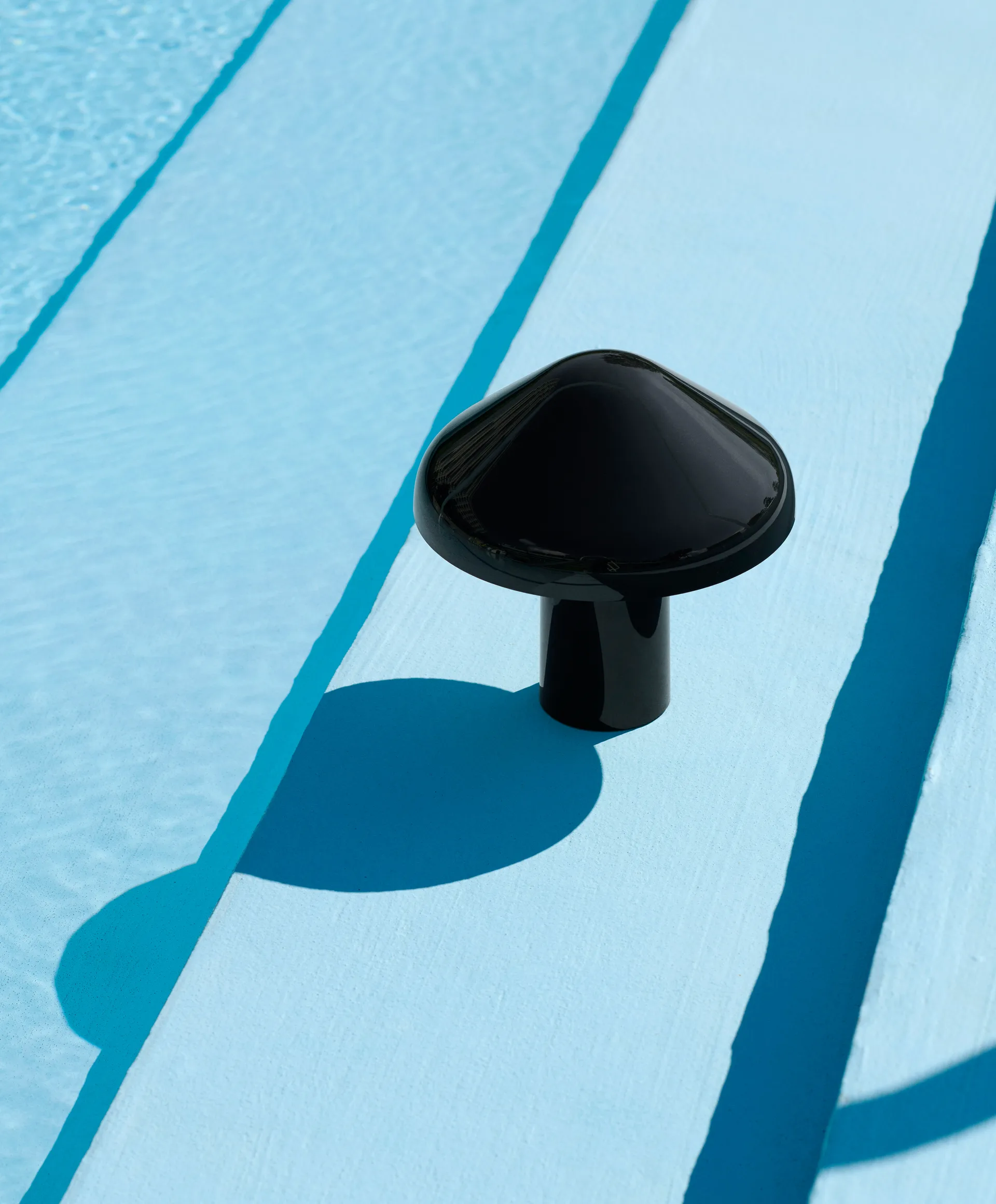 Lampada da tavolo Pao, Soft black HAY