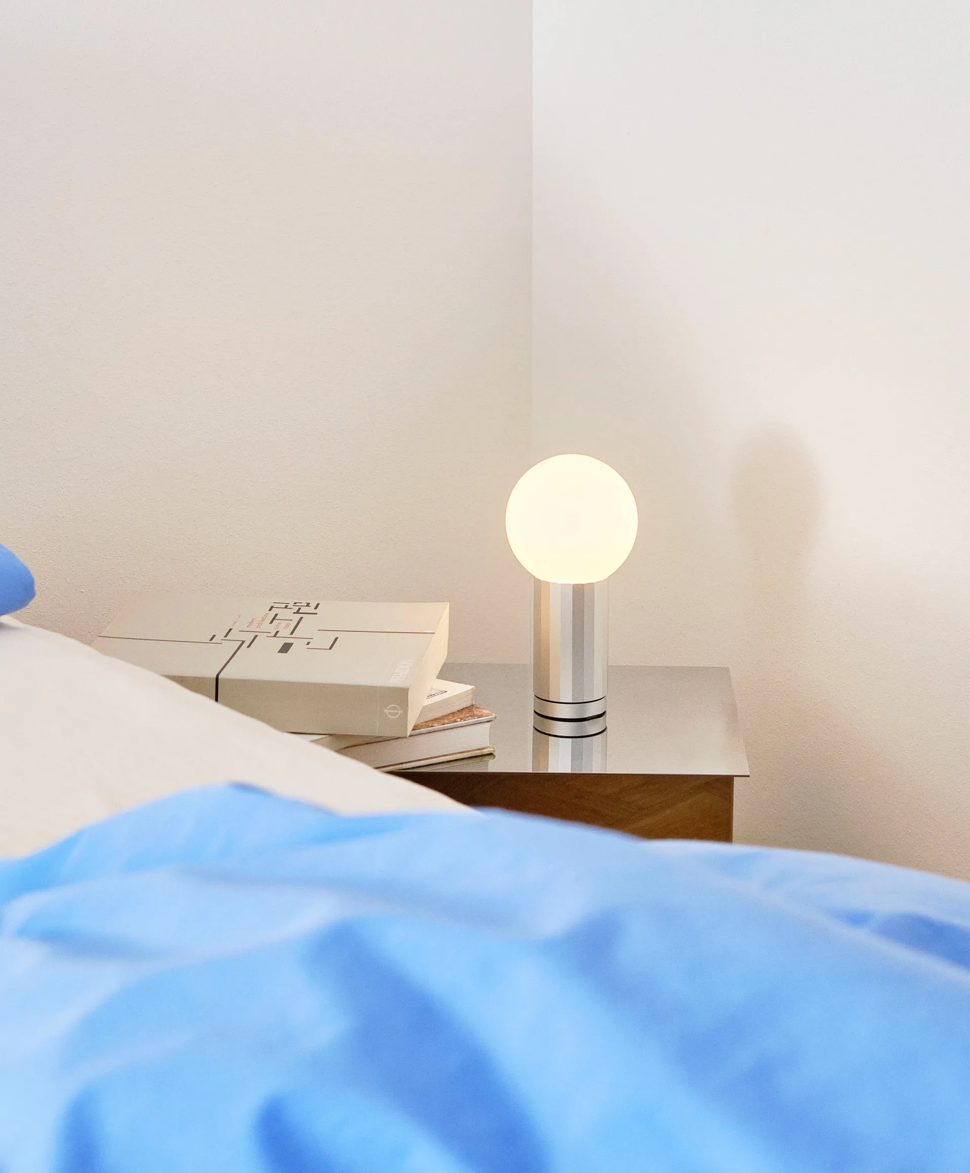 Lampada da tavolo Turn On, Alluminio HAY