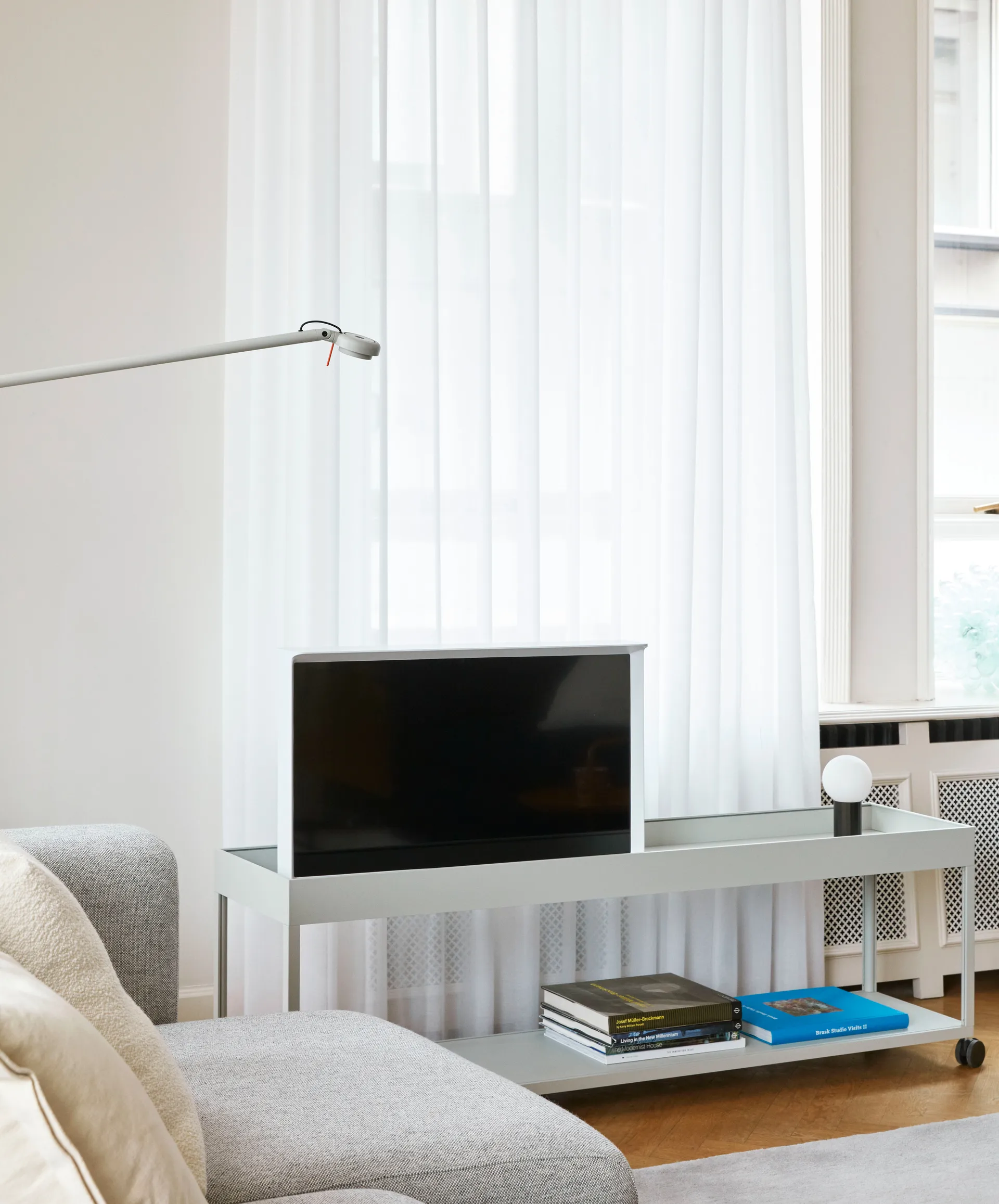 Lampada da tavolo Turn On, Nero HAY