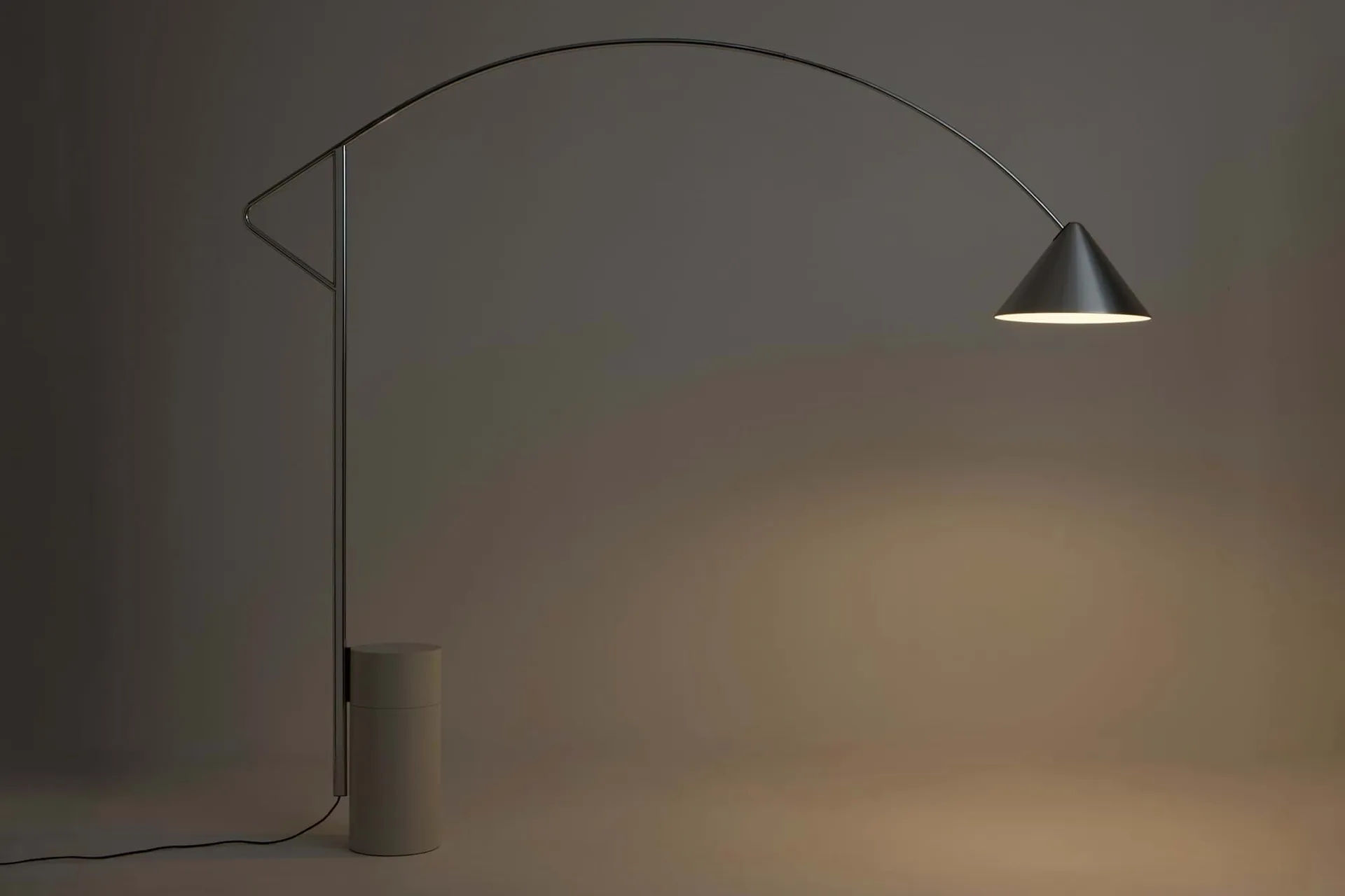 Lampada da terra Compass, Argentato HAY