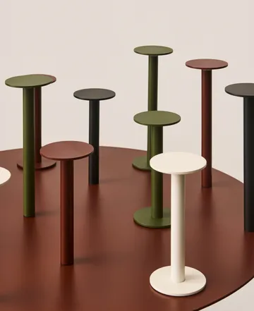 Lampada portatile Host - Iron red, 30 cm - HAY