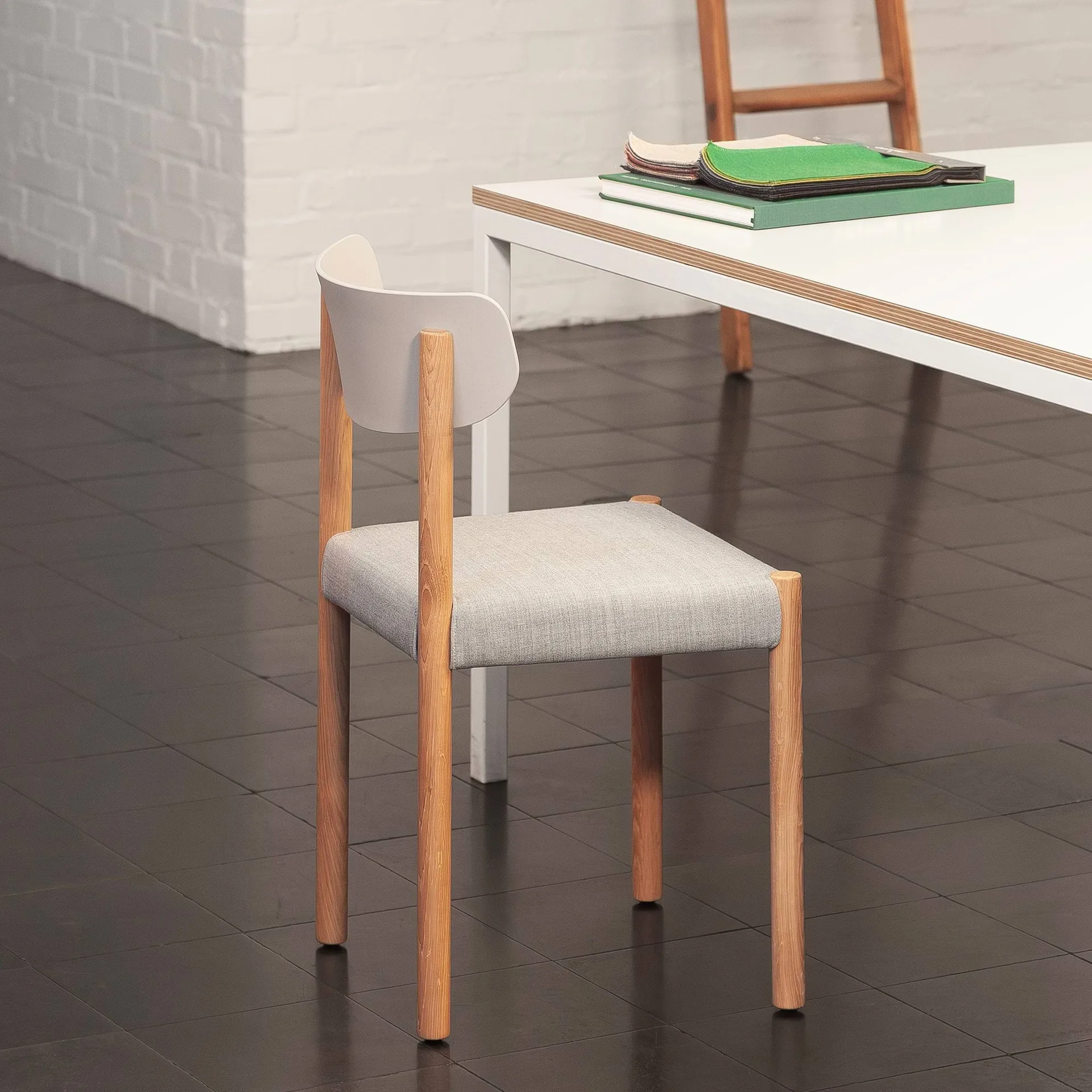 Pack Chair 11 sedia, Rovere oliato-chalk grey-Remix 126 HAY