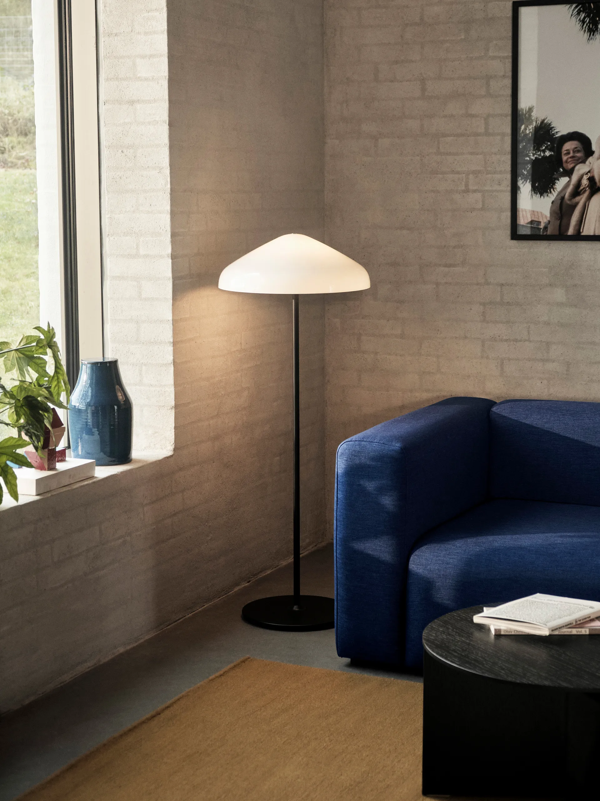 Pao Glass lampada da pavimento, Vetro bianco opale HAY