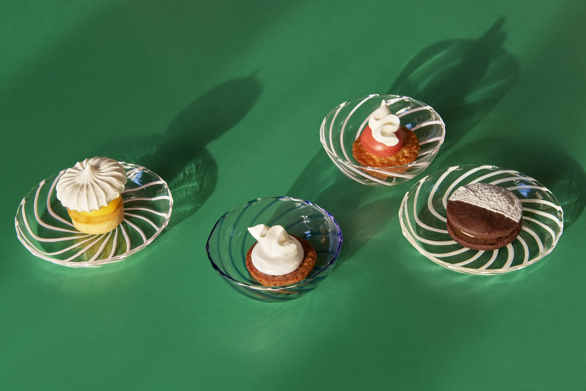 Piattino Ø 11 cm Spin confezione da 2, Trasparente-righe bianche HAY