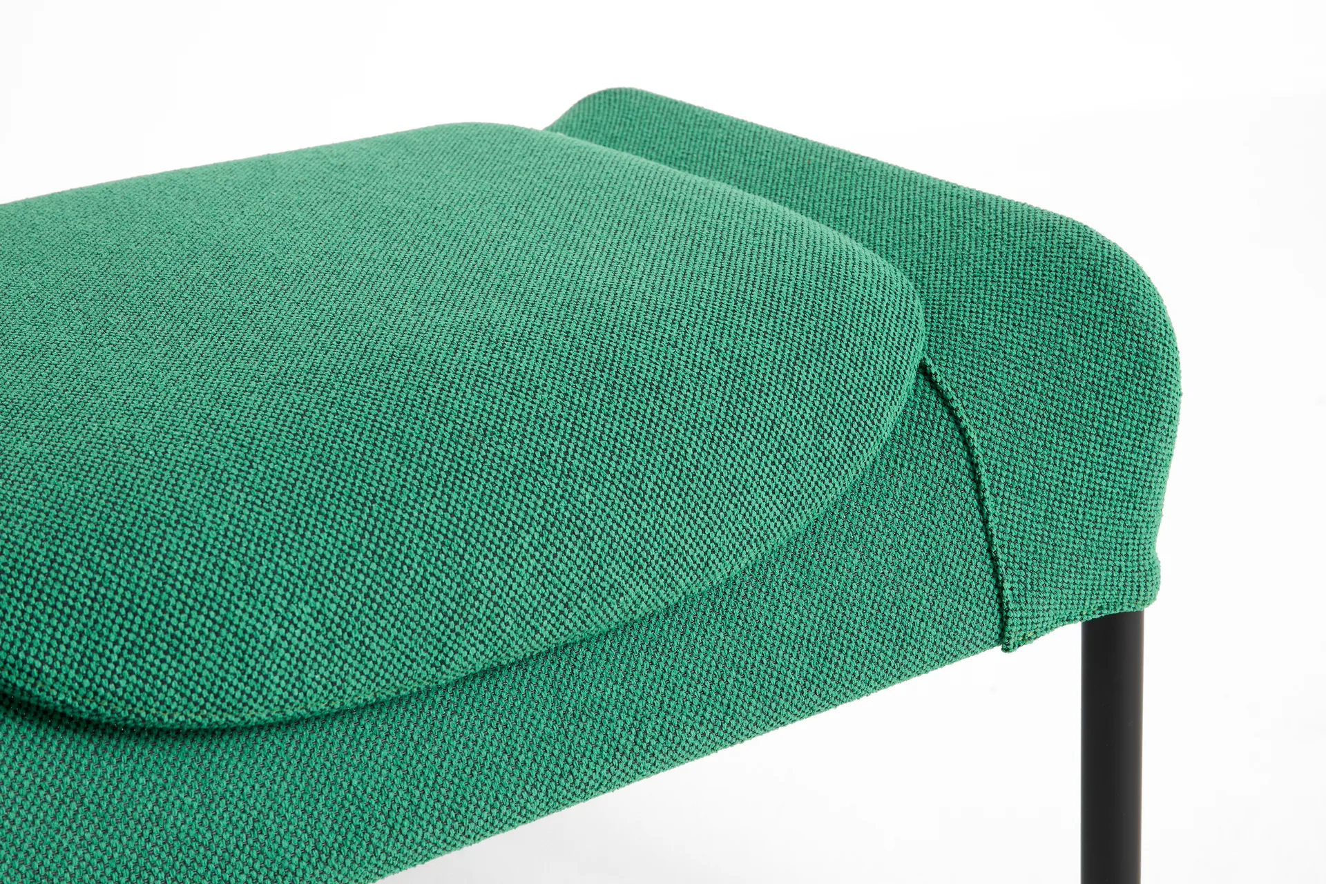 Poggiapiedi O2 Ottoman , Soft green-nero verniciato acciaio HAY
