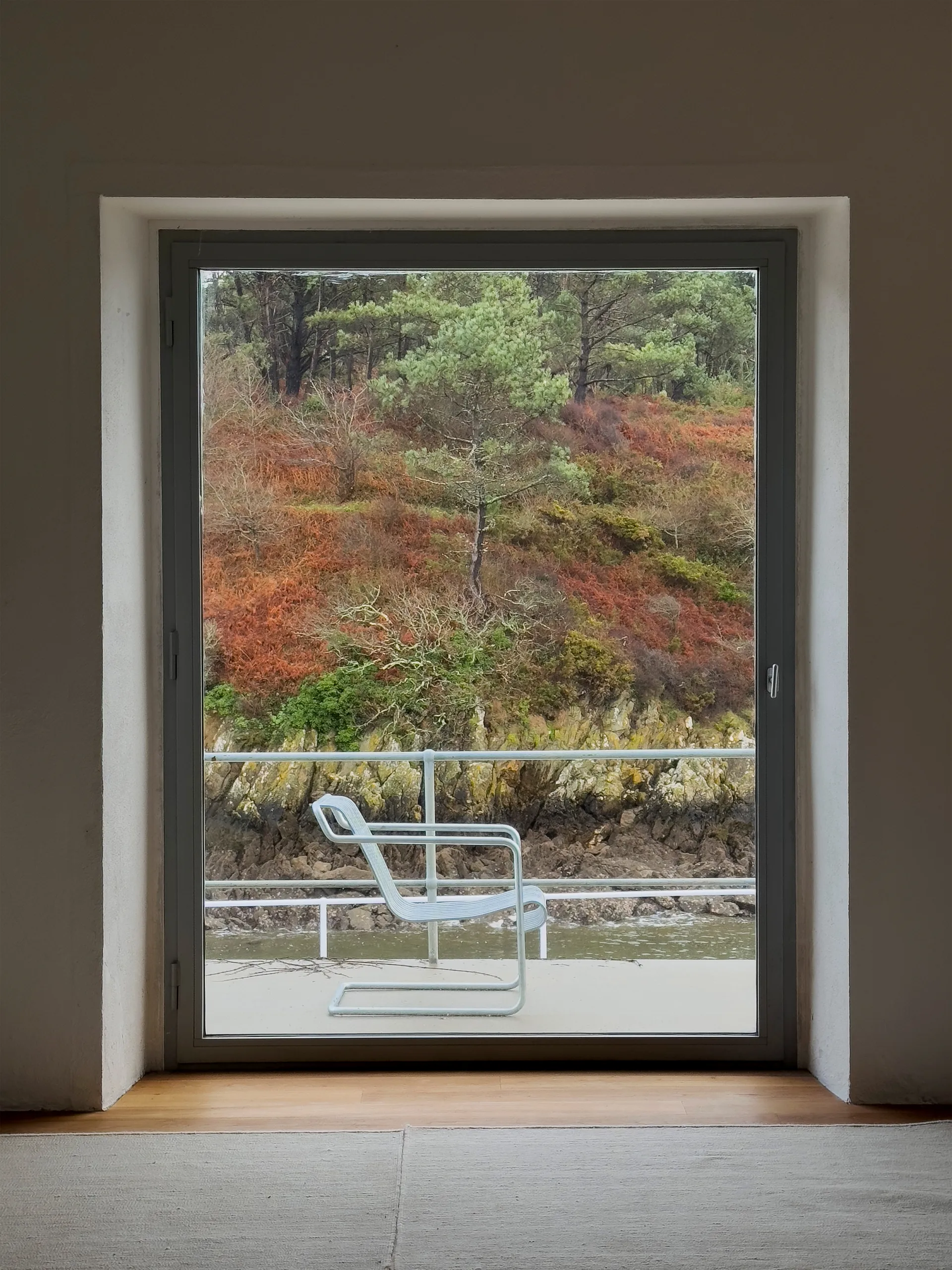 Poltrona lounge bassa Palissade Cantilever, Acciaio zincato a caldo HAY