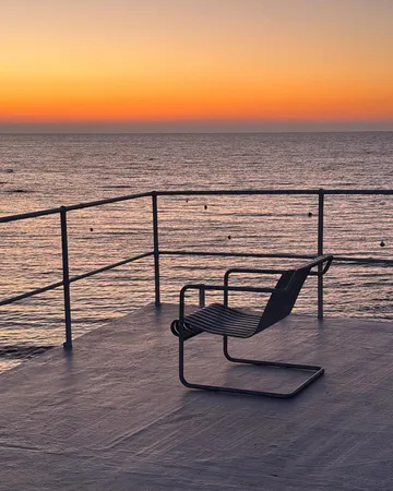 Poltrona lounge bassa Palissade Cantilever - Acciaio zincato a caldo - HAY