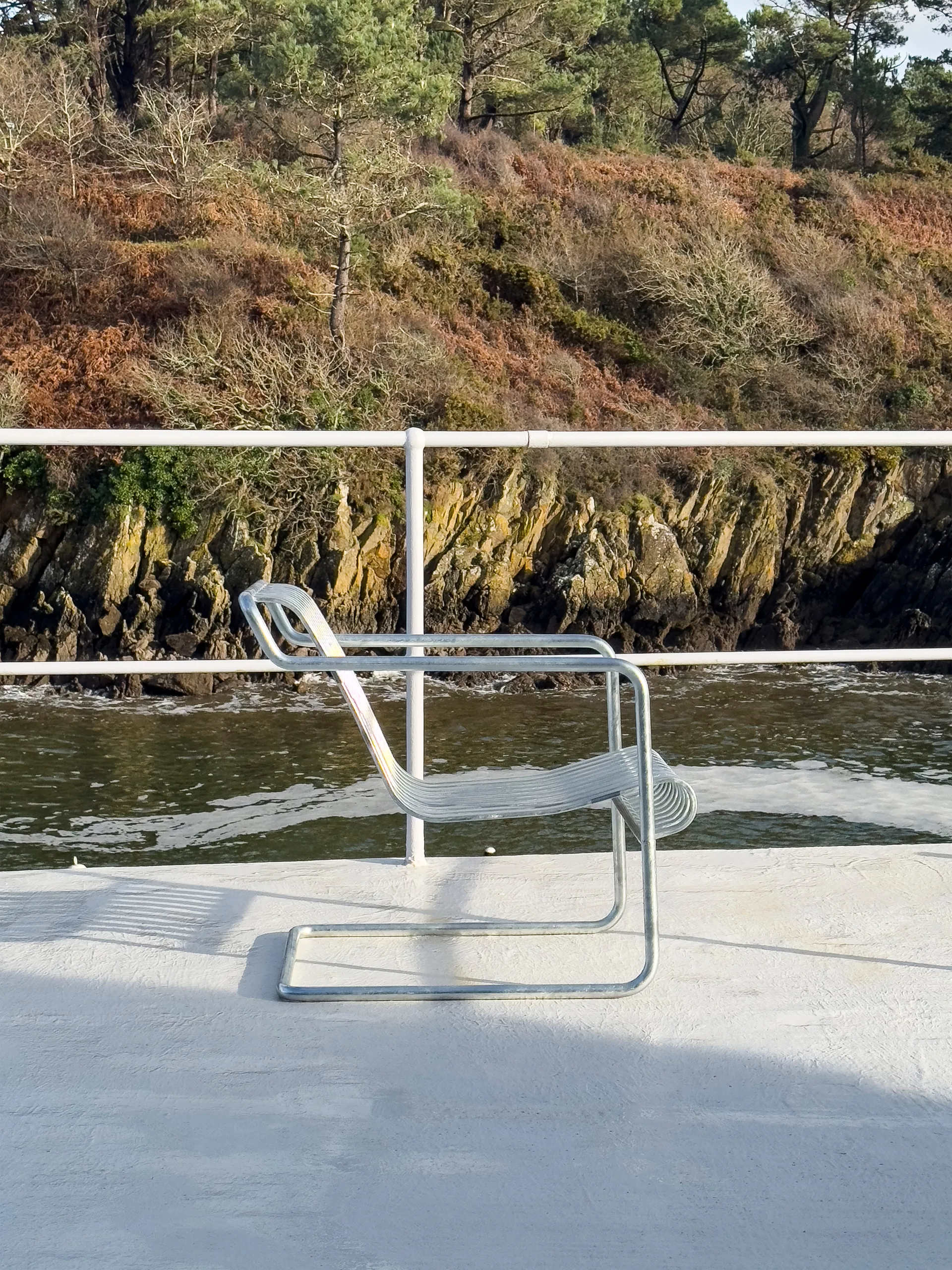 Poltrona lounge bassa Palissade Cantilever, Acciaio zincato a caldo HAY